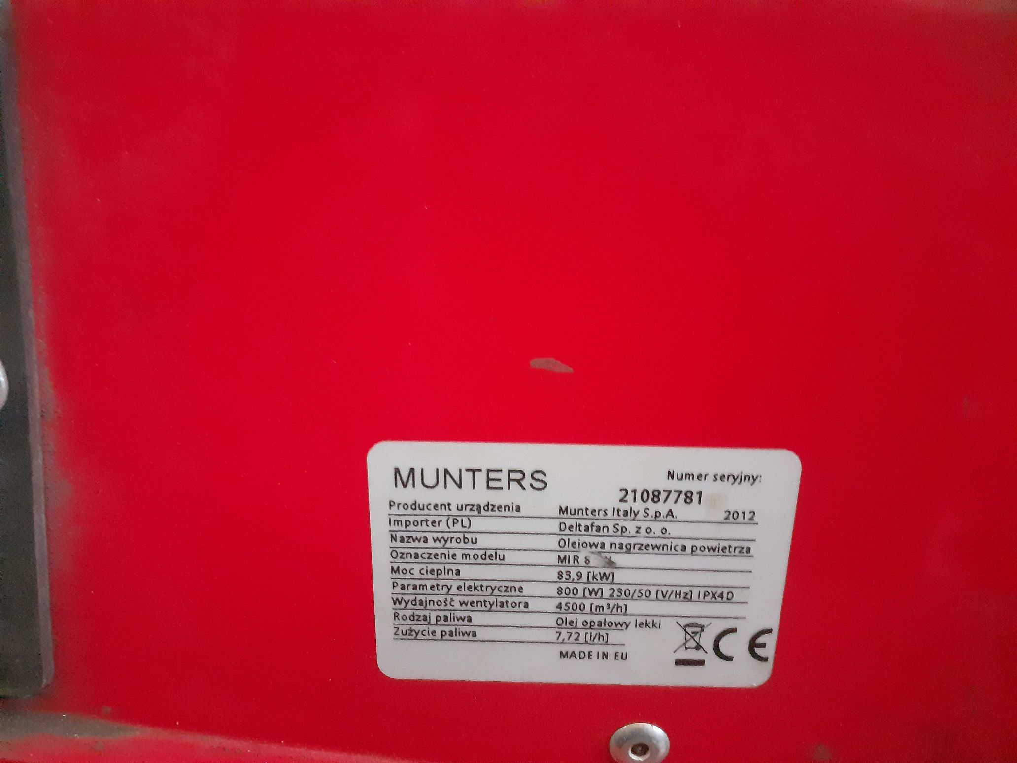 Tabliczka znamionowa nagrzewnicy MUNTERS z parametrami urządzenia.