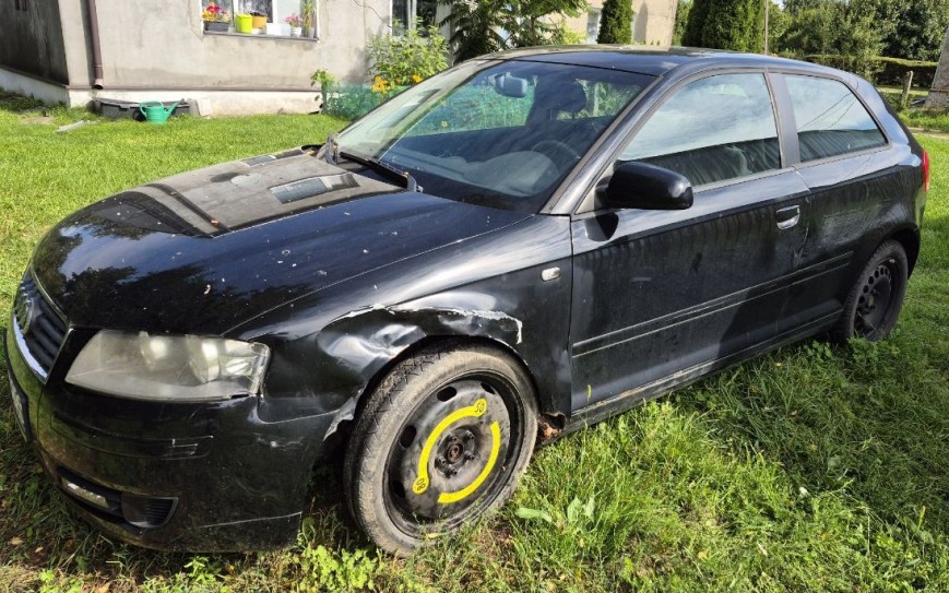 Audi A3 czarne lewy bok