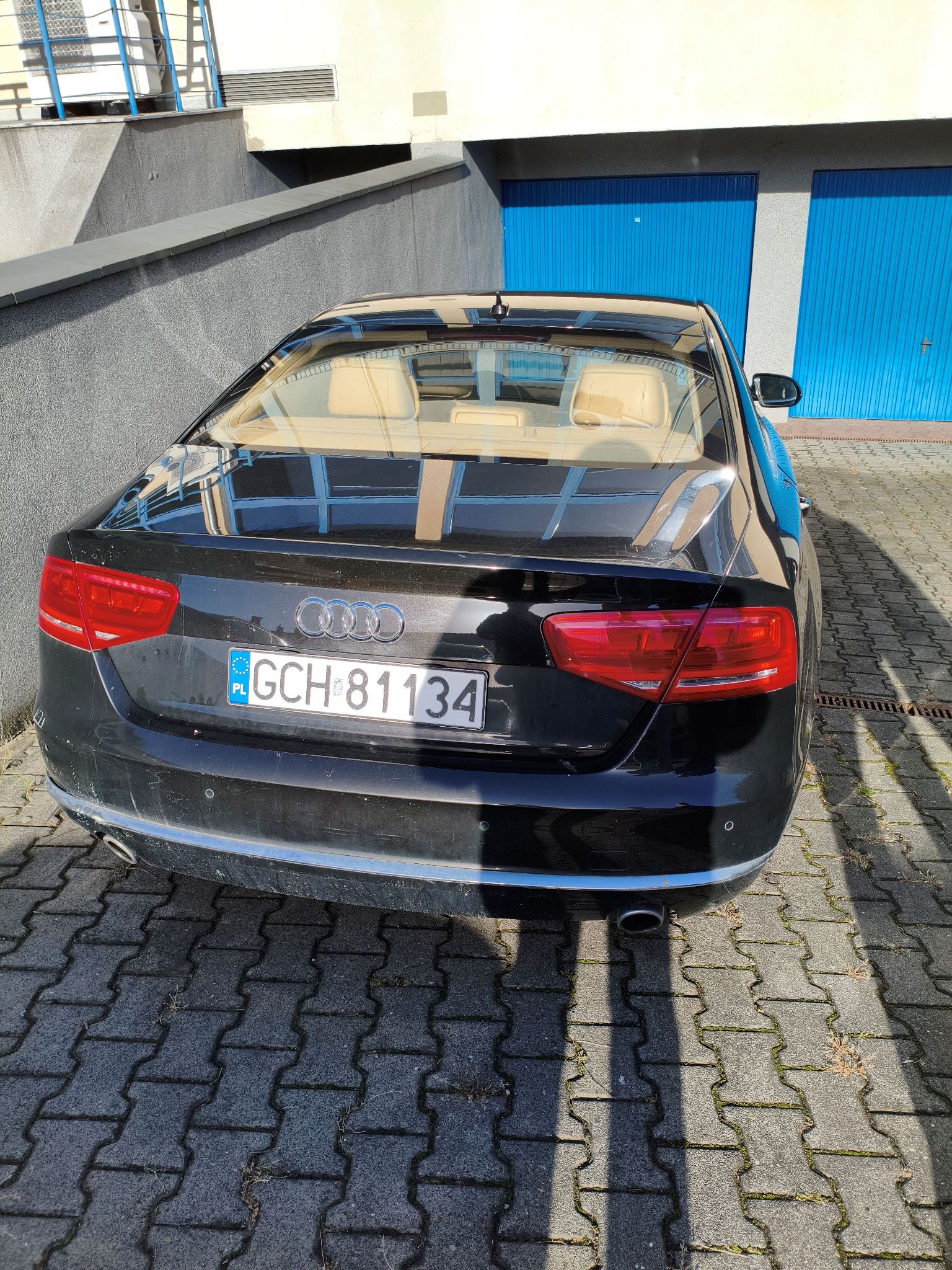 Tył pojazdu AUDI A8.
