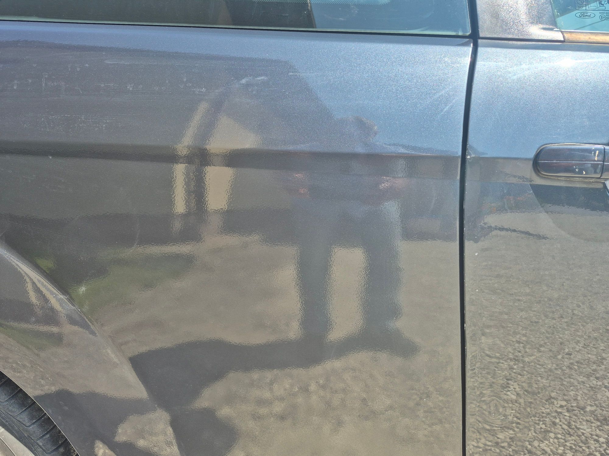 Ford Focus - prawy bok zbliżenie