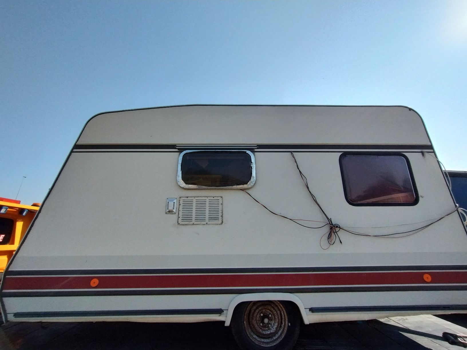 Przyczepa kempingowa Burstner 3804 - zdjęcie 2