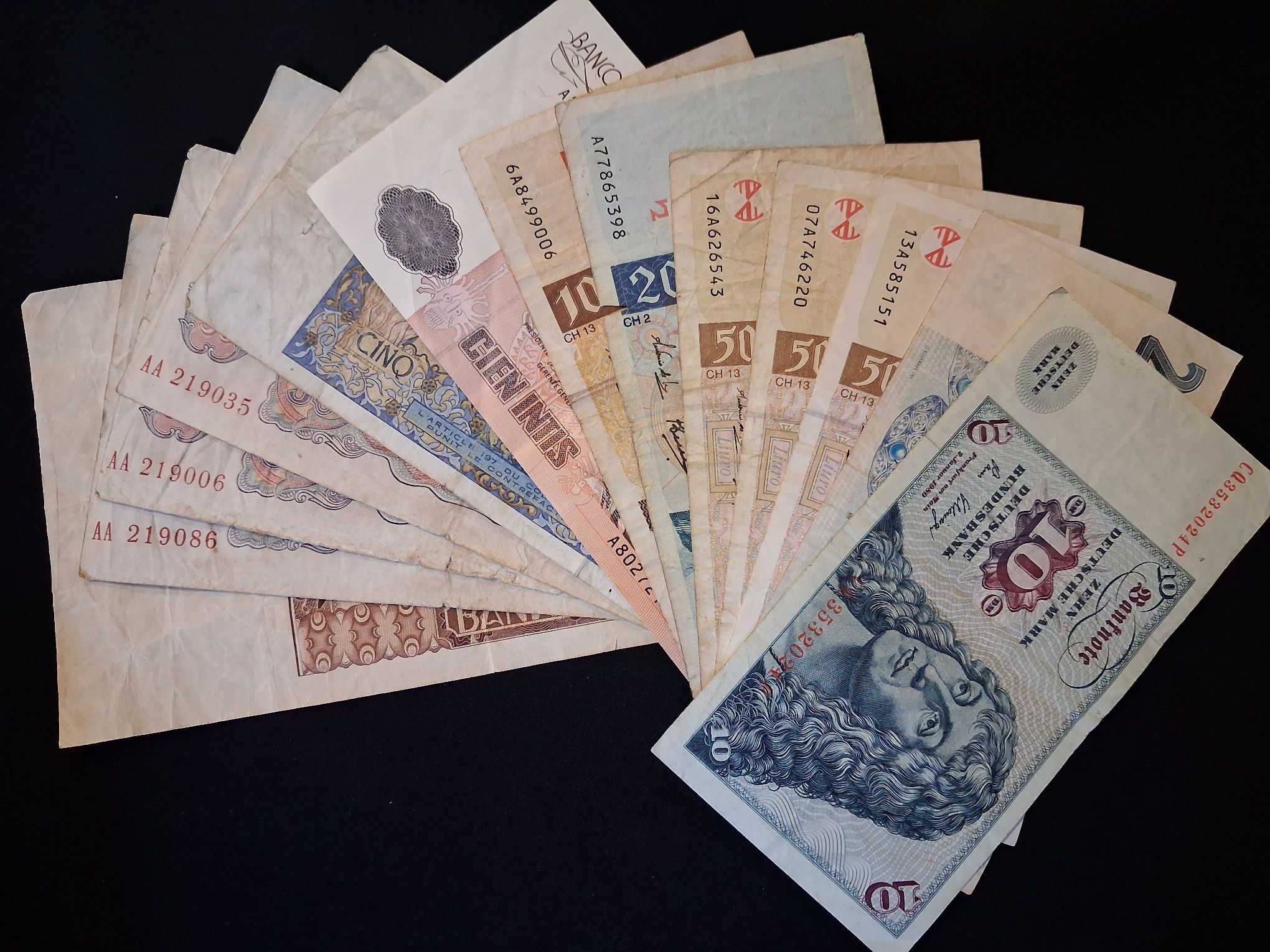 13 sztuk banknotów