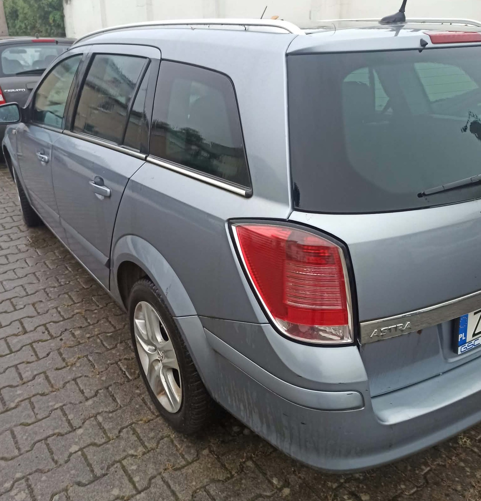 Opel Astra Kombi - zdjęcie 2