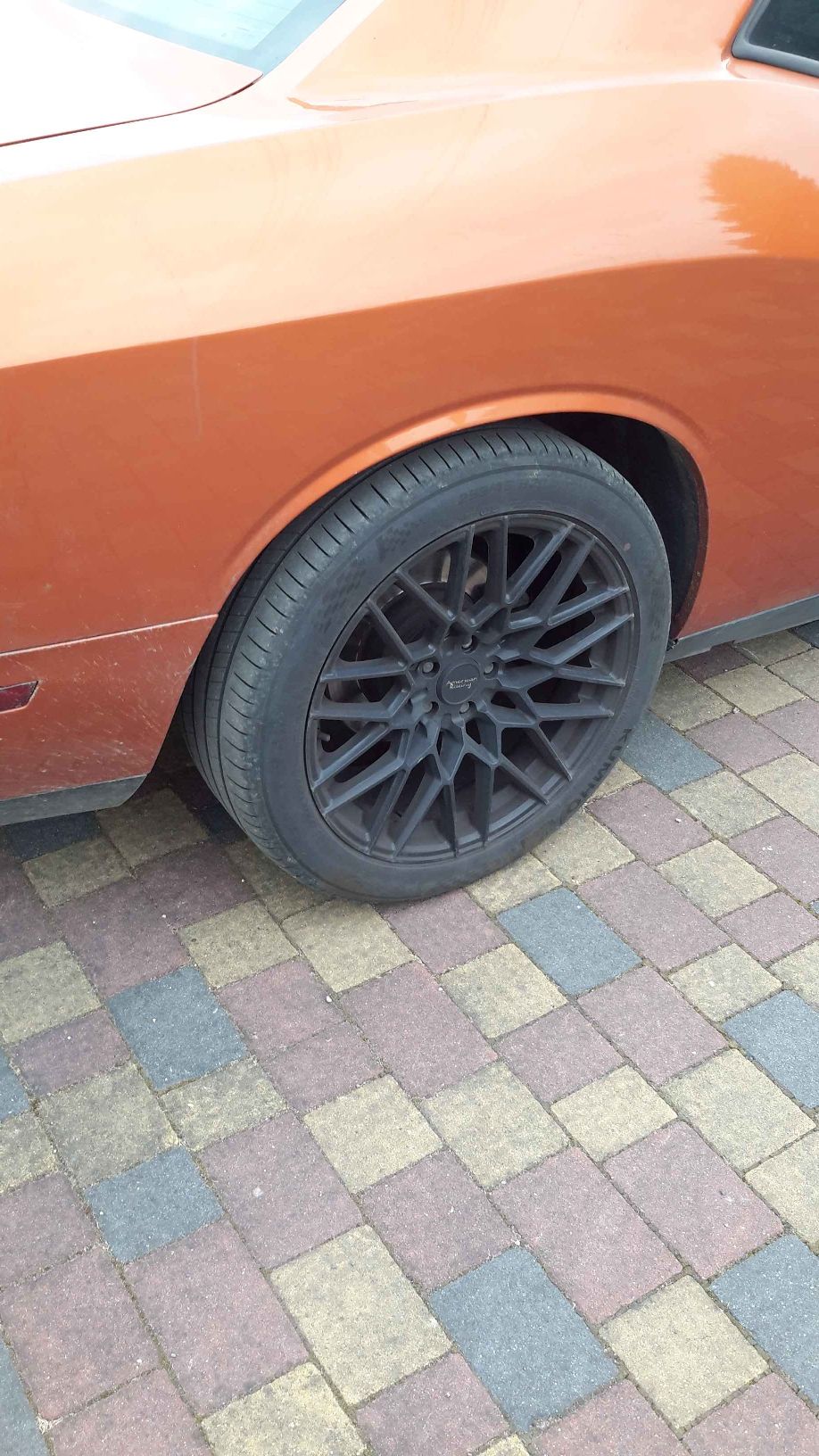 Dodge Challenger - widok boczny