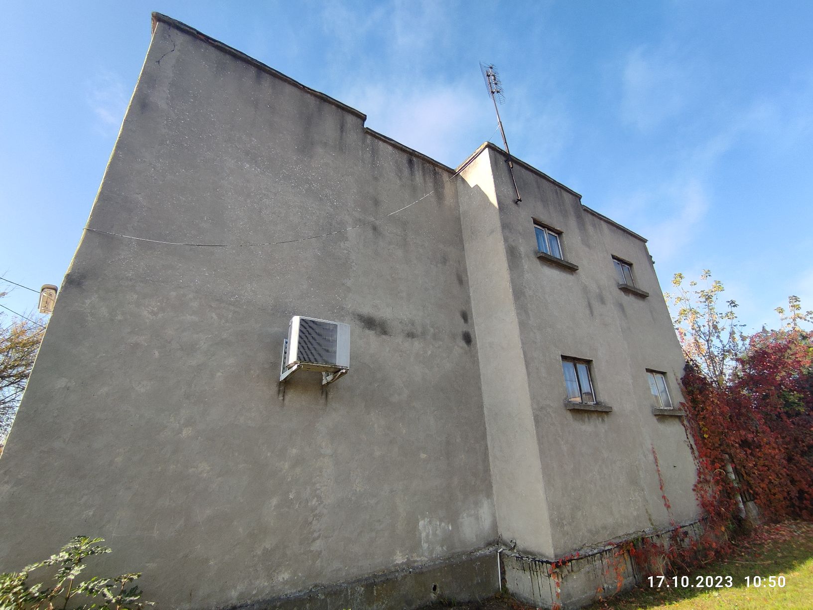Widok prawej strony budynku.