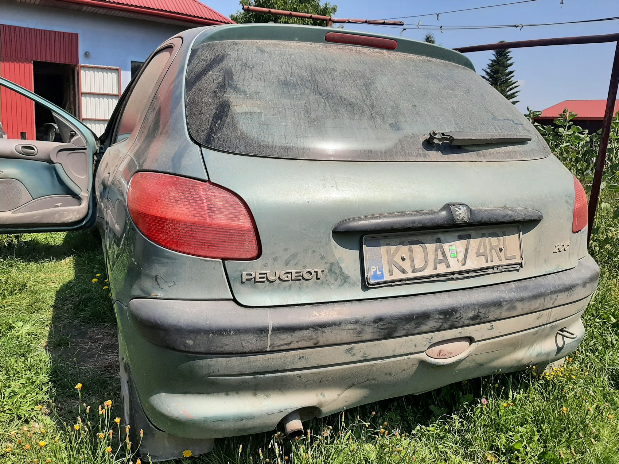 Tył  samochodu osobowego Peugeot 206