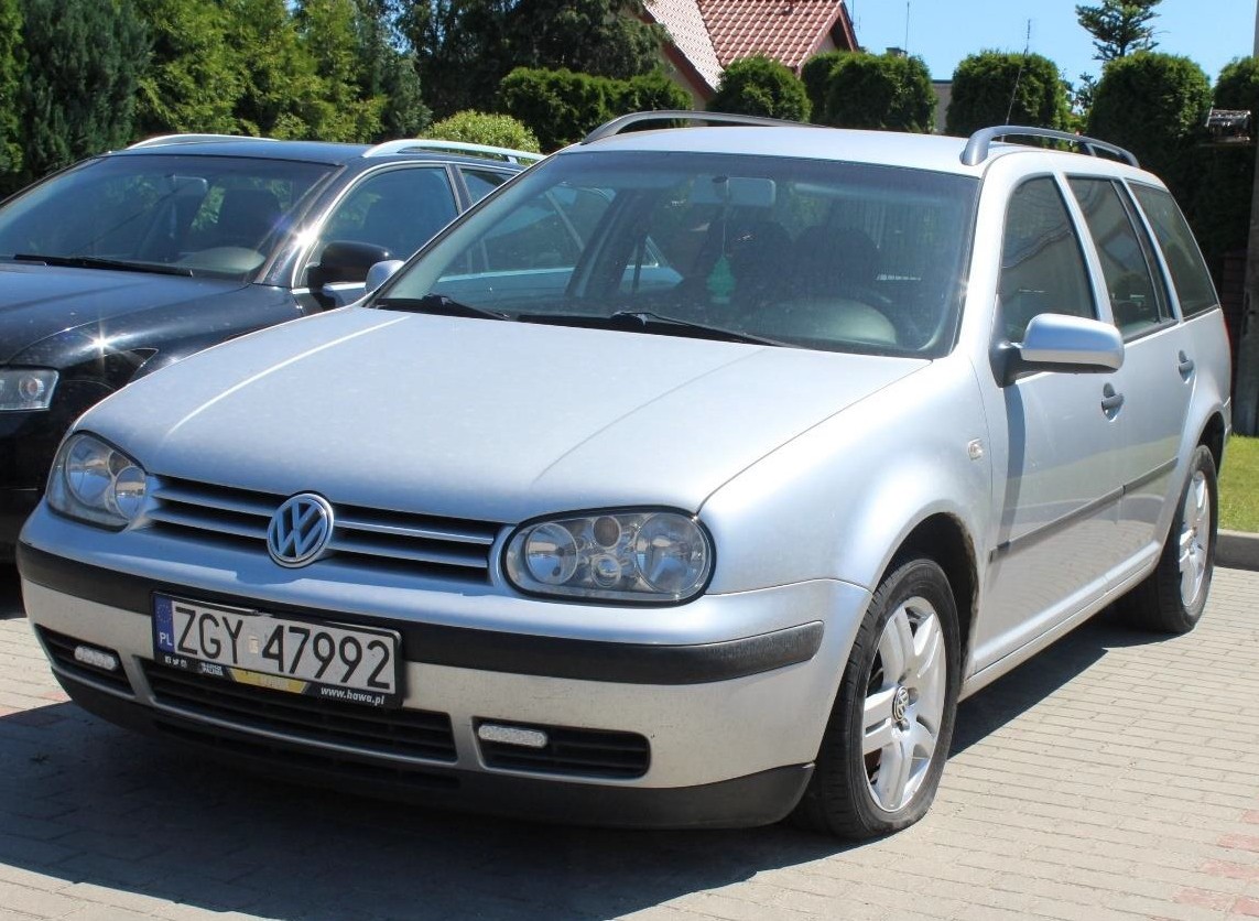 widok lewego boku pojazdu