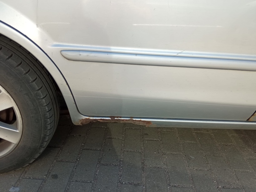 Mazda 323F - uszkodzenia próg