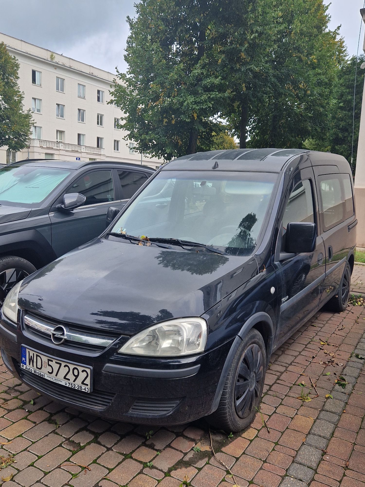 Czarny OPEL COMBO