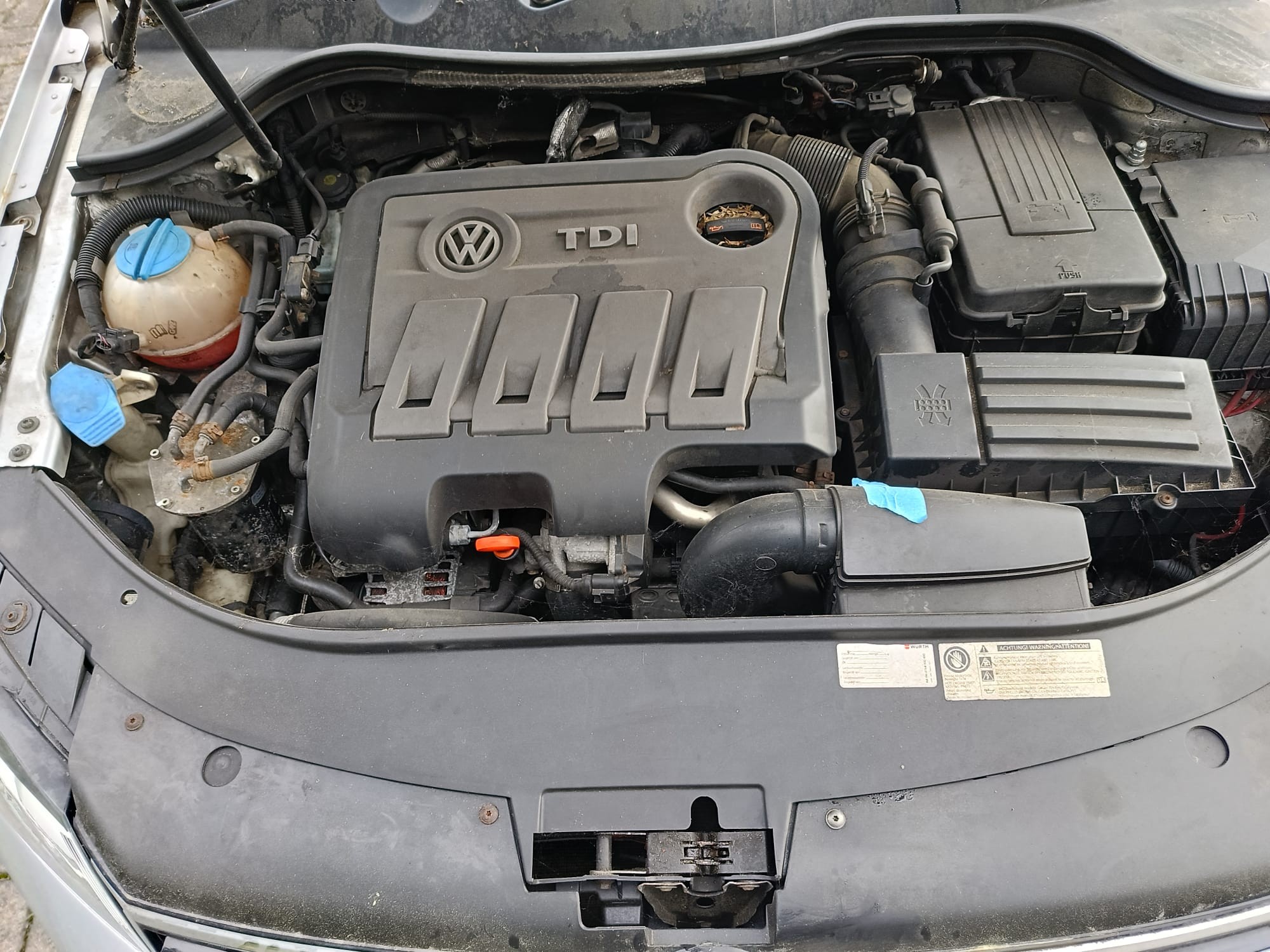 zdjęcie komory silnika vw passat kombi 2011 r. poj. 2.0