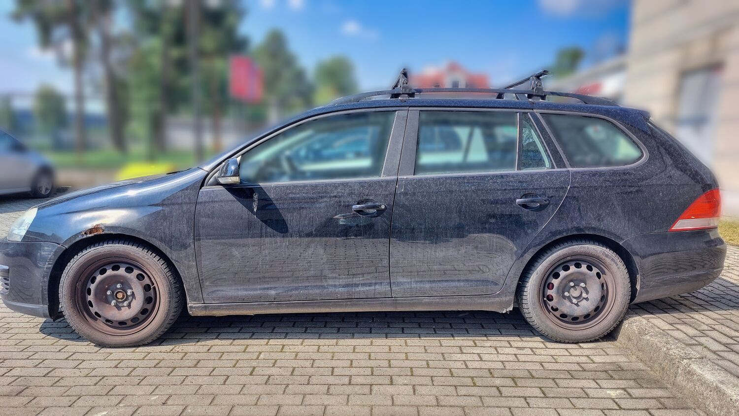 Zdjęcie pojazdu z lewego boku
