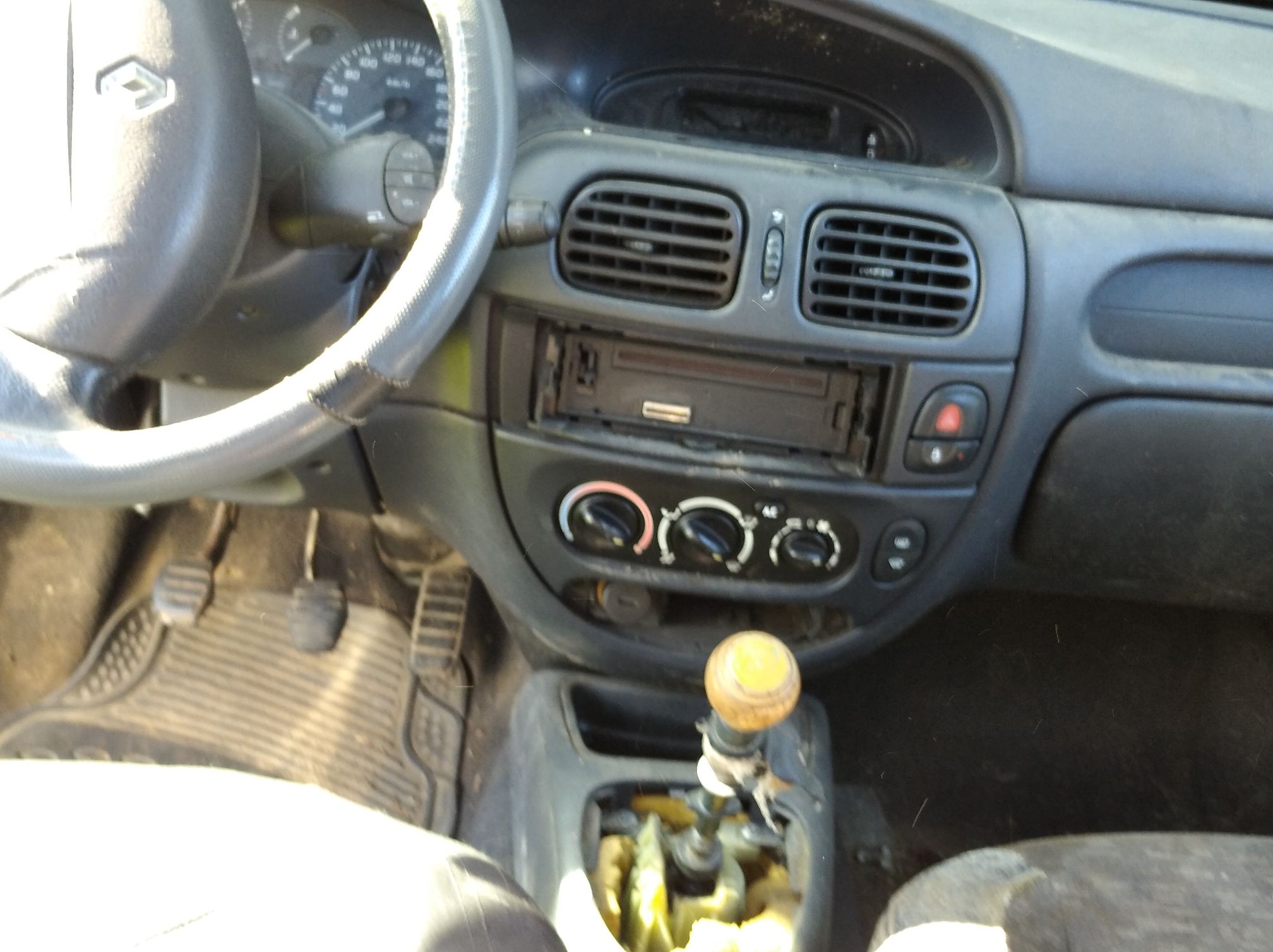 Renault Megane wnętrze pojazdu