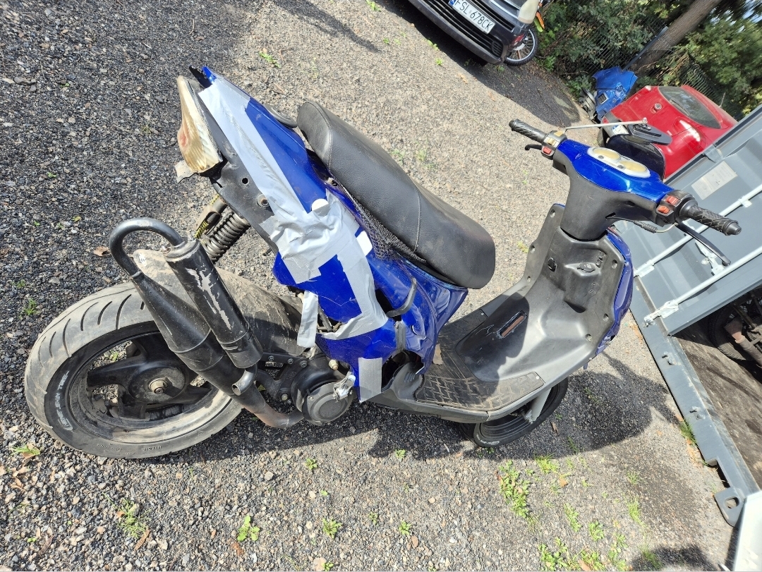 tył motocykla widoczne ślady eksploatacji
