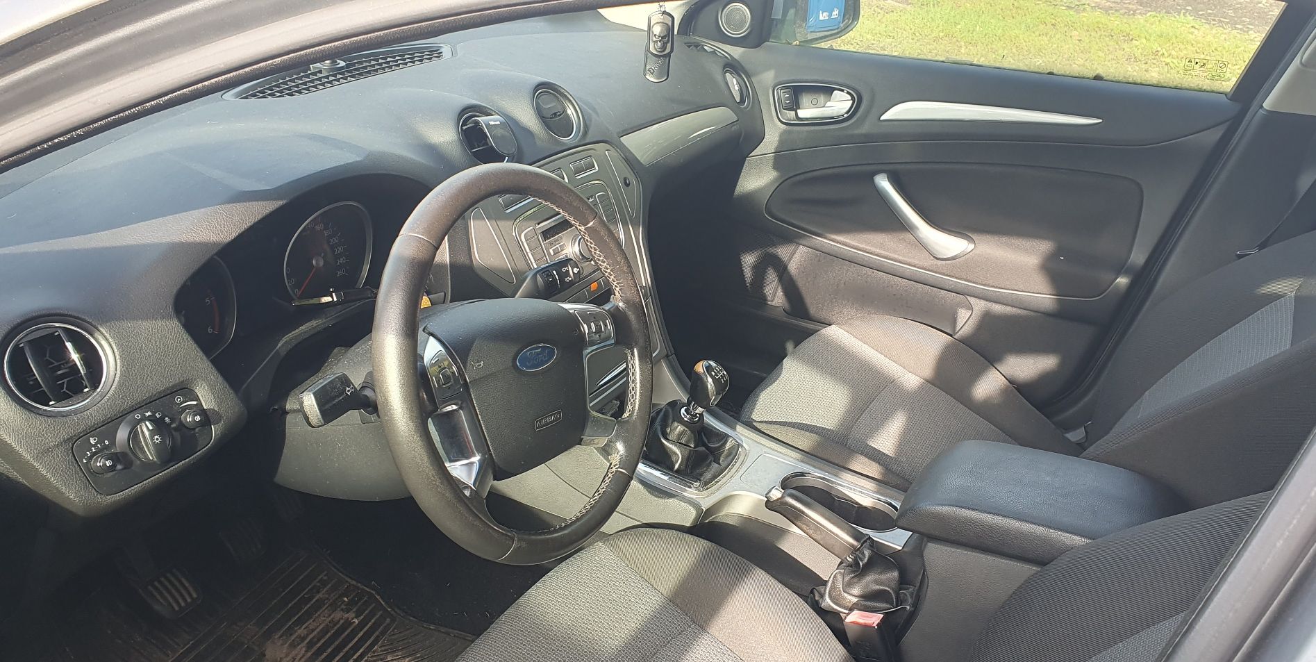Ford Mondeo - zdjęcie 4