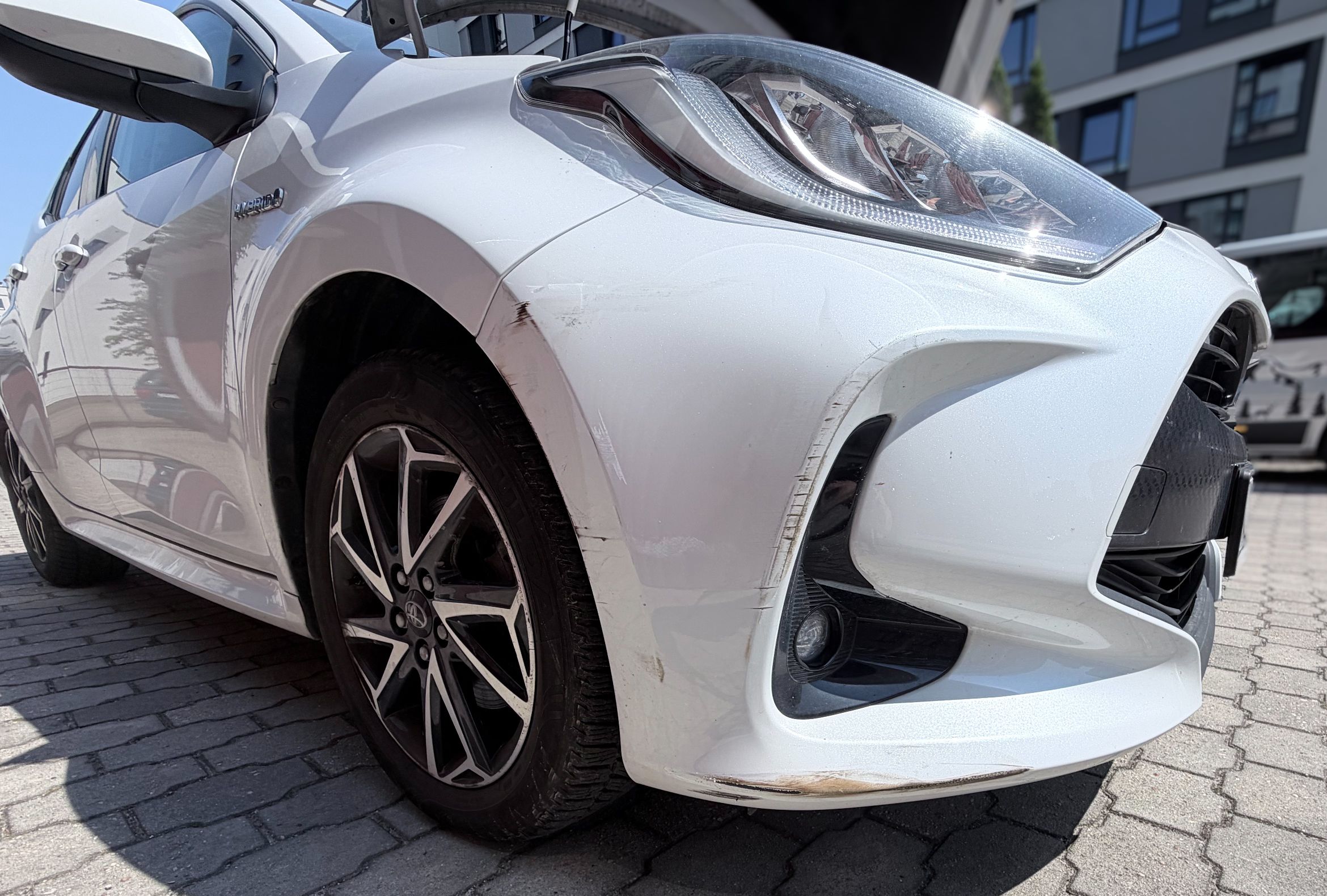 Toyota Yaris Hybrid - zdjęcie 2