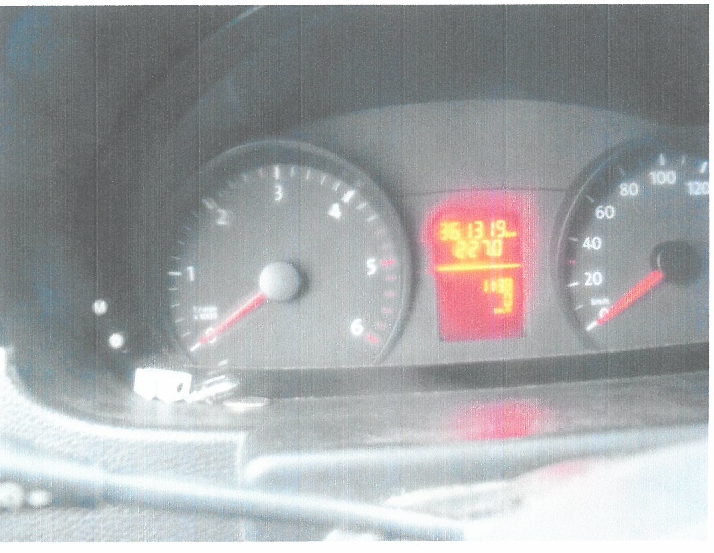 Zdjęci licznika pojazdu z przebiegiem 361 319 km