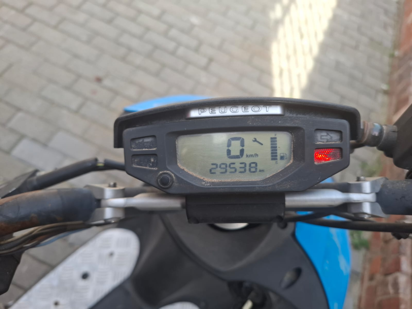 Widok licznika skutera Peugeot Kisbee.