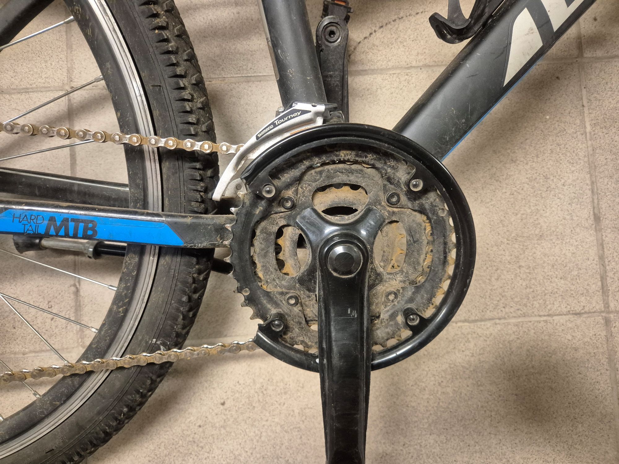 rower górski widok na mechanizm korbowy
