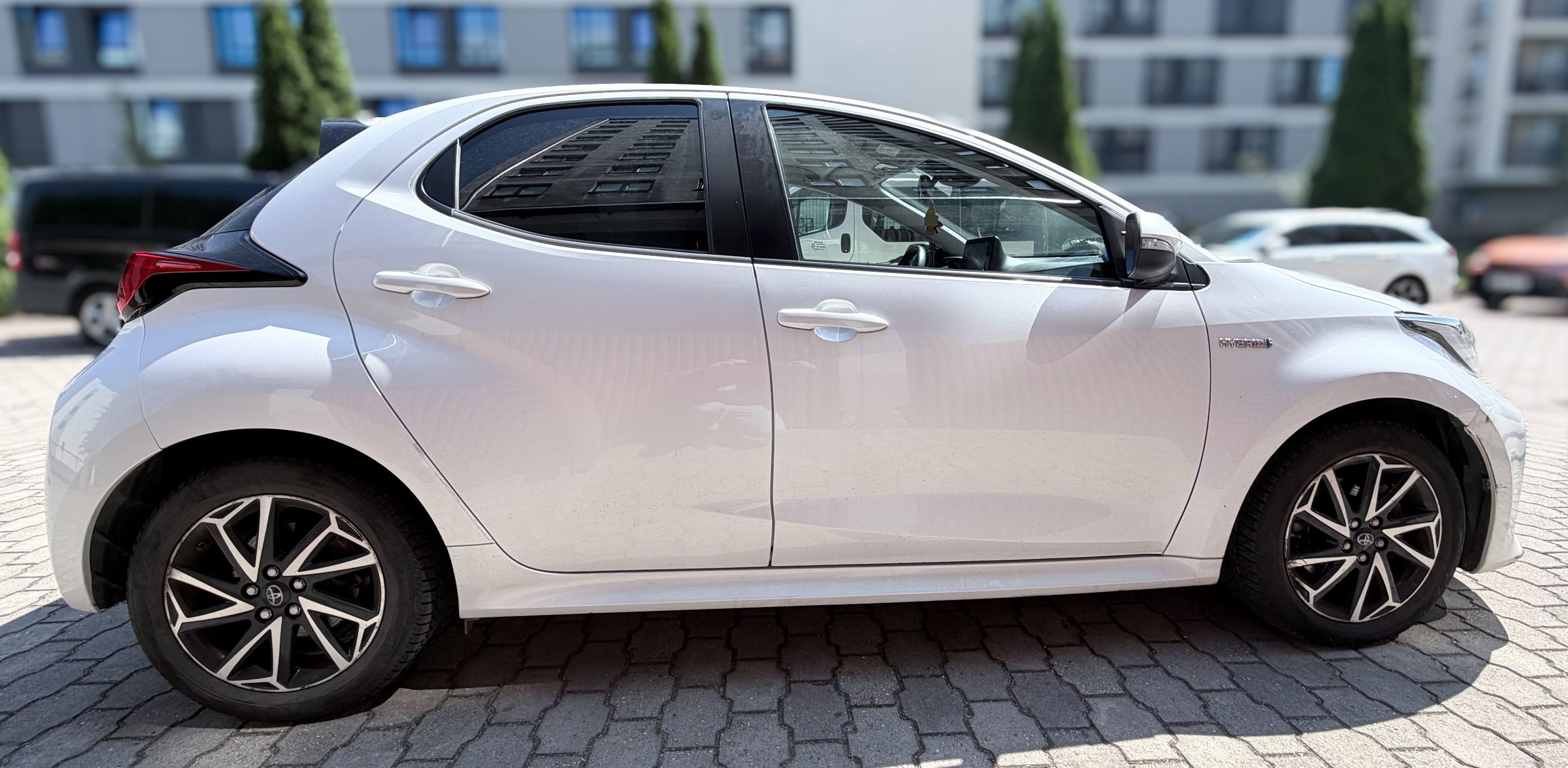 Toyota Yaris Hybrid - zdjęcie 9