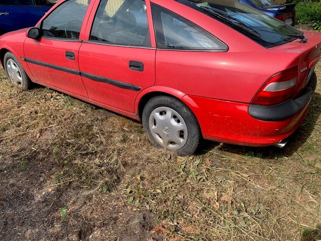 Opel Vectra B w wersji nadwozia typu liftback (5-drzwiowy)