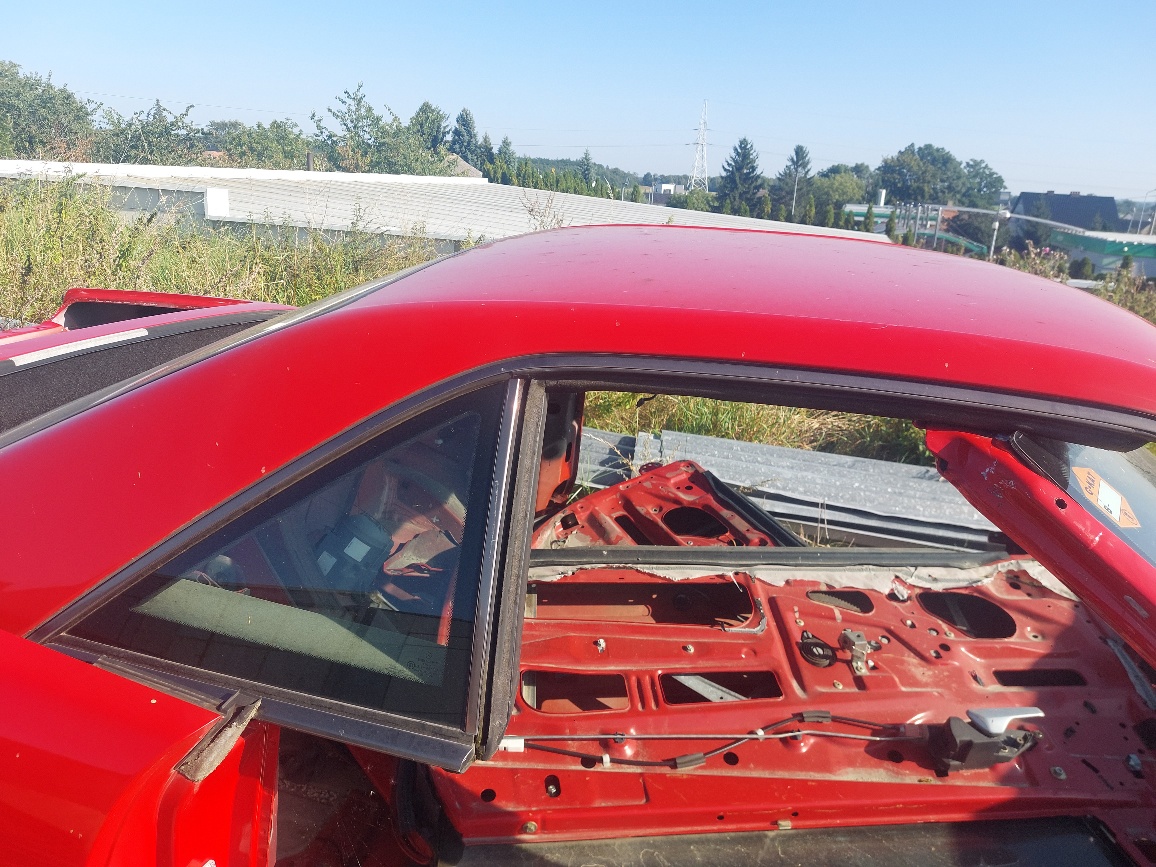 karoseria od samochodu Mercedes SL300