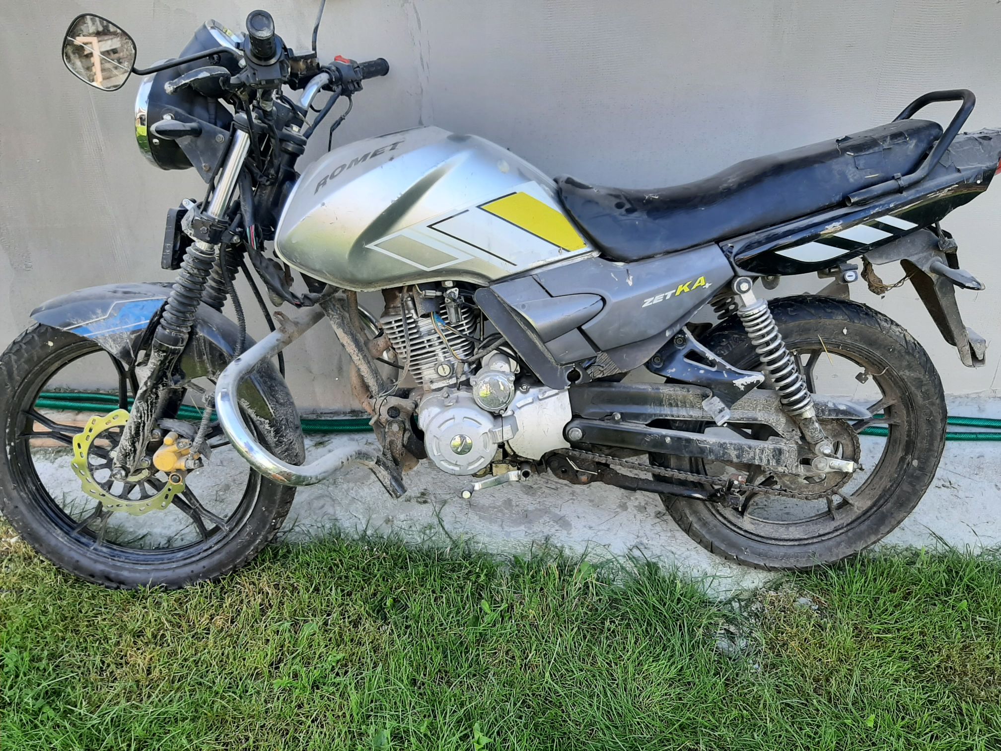 Zdjęcie przedstawia motorower Romet ZK50