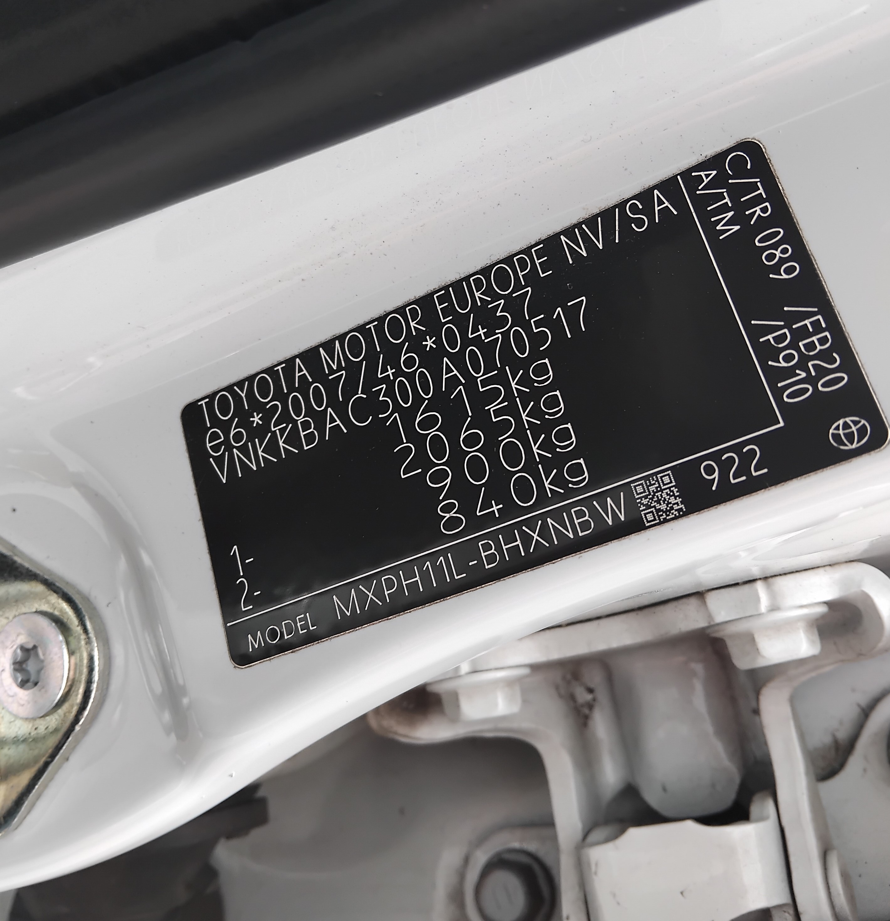 Toyota Yaris Hybrid - zdjęcie 12