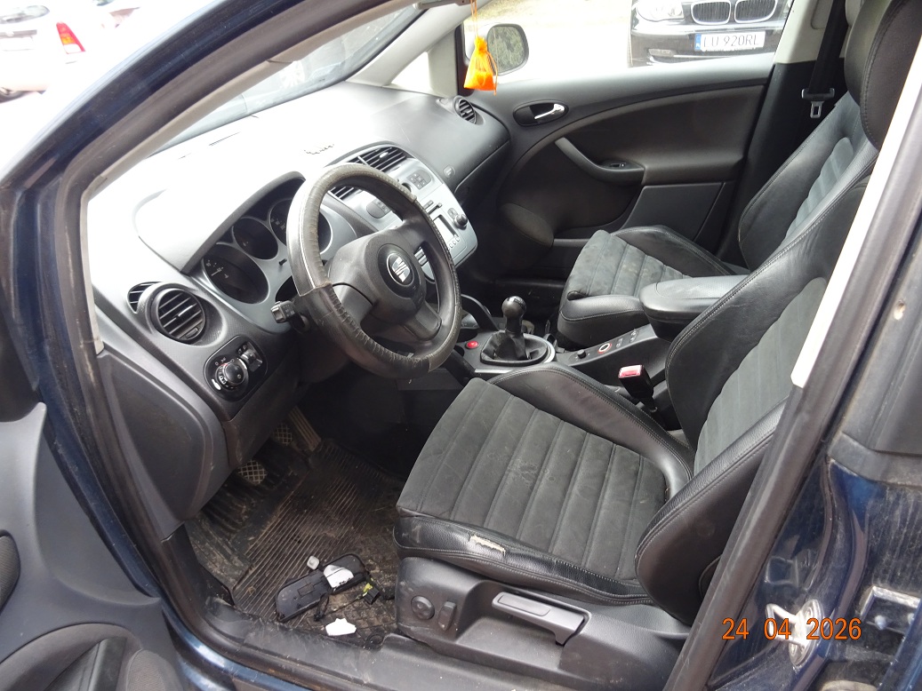 Wnętrze Seat ALteaXL po stronie kierowcy