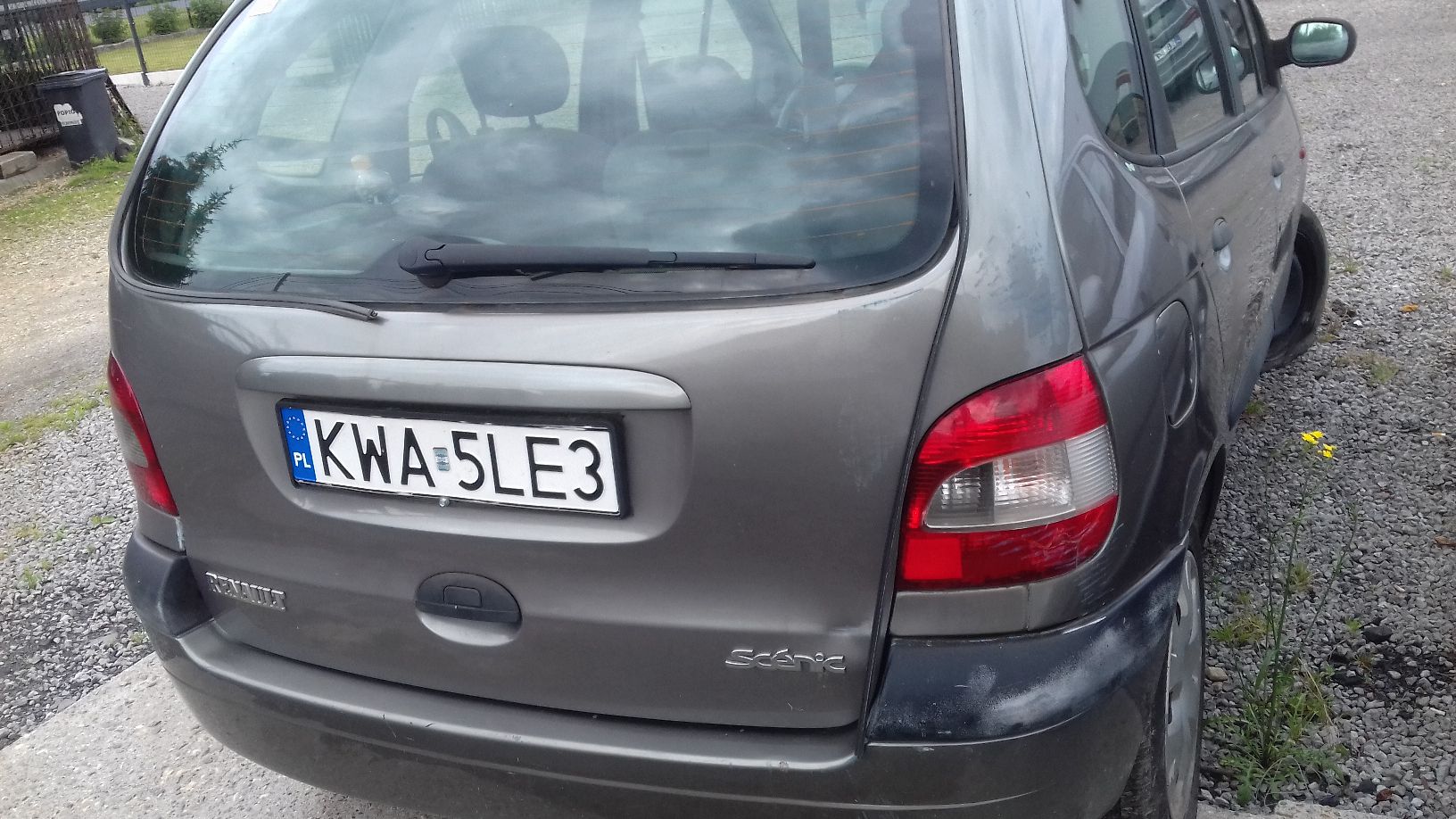 tył