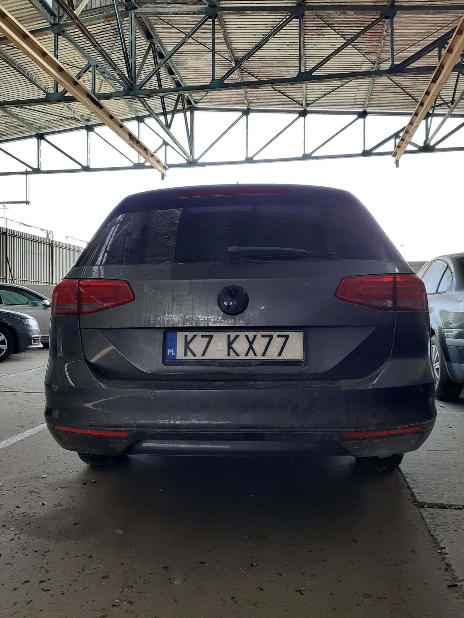 Tył pojazdu Volkswagen Passat.