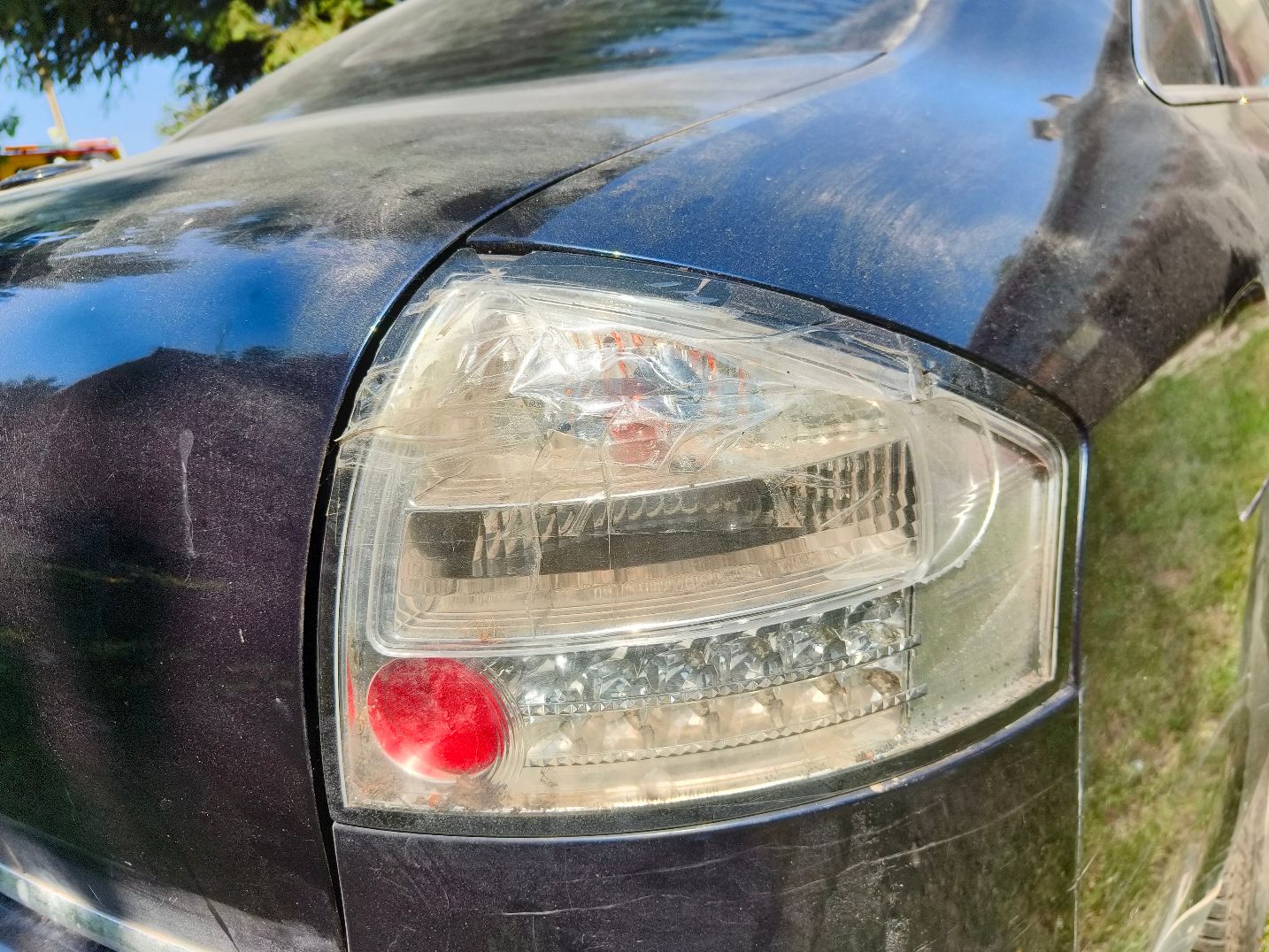 Tylna prawa lampa z taśmą bezbarwną