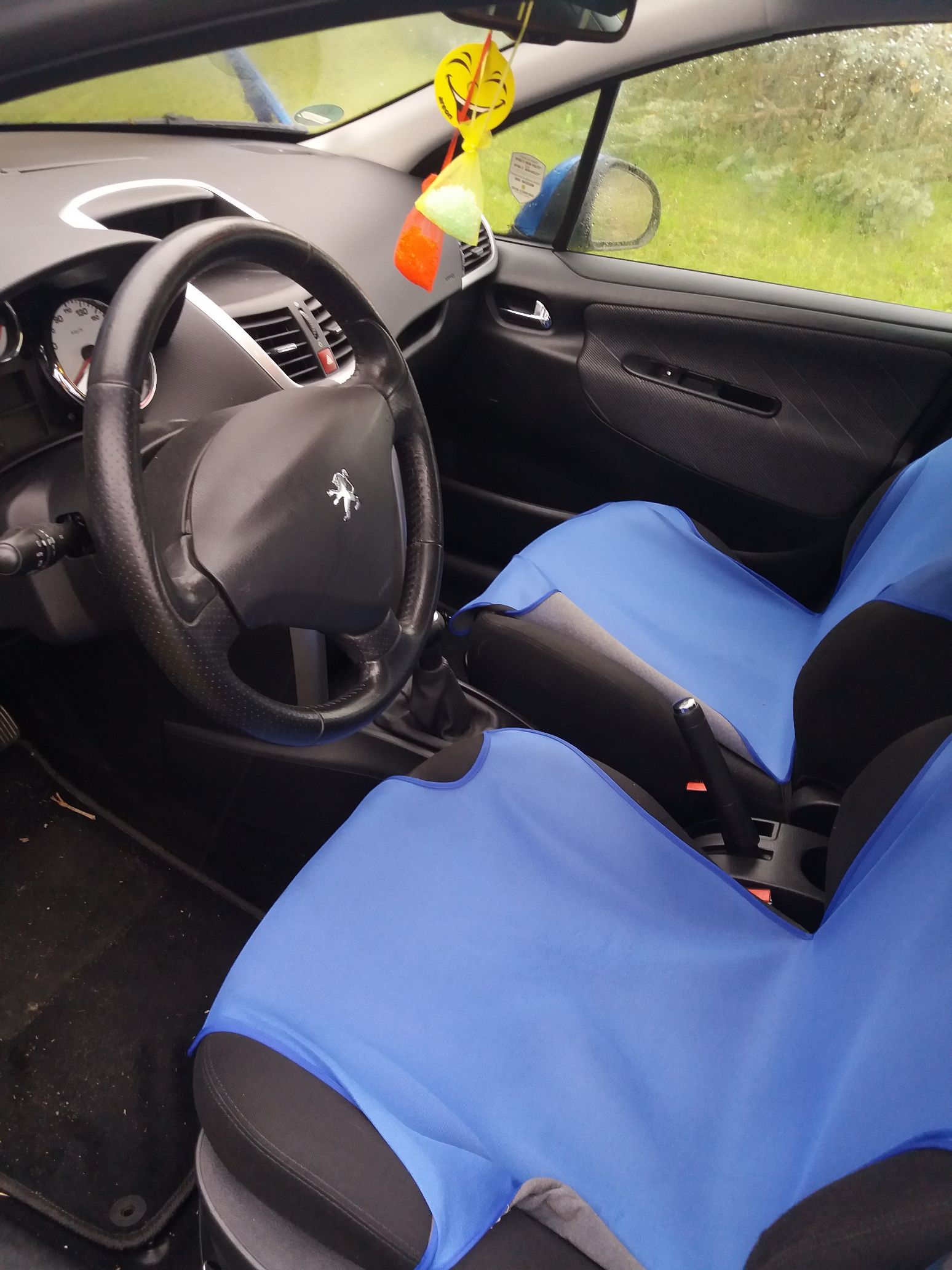 wnętrze Peugeot 2007