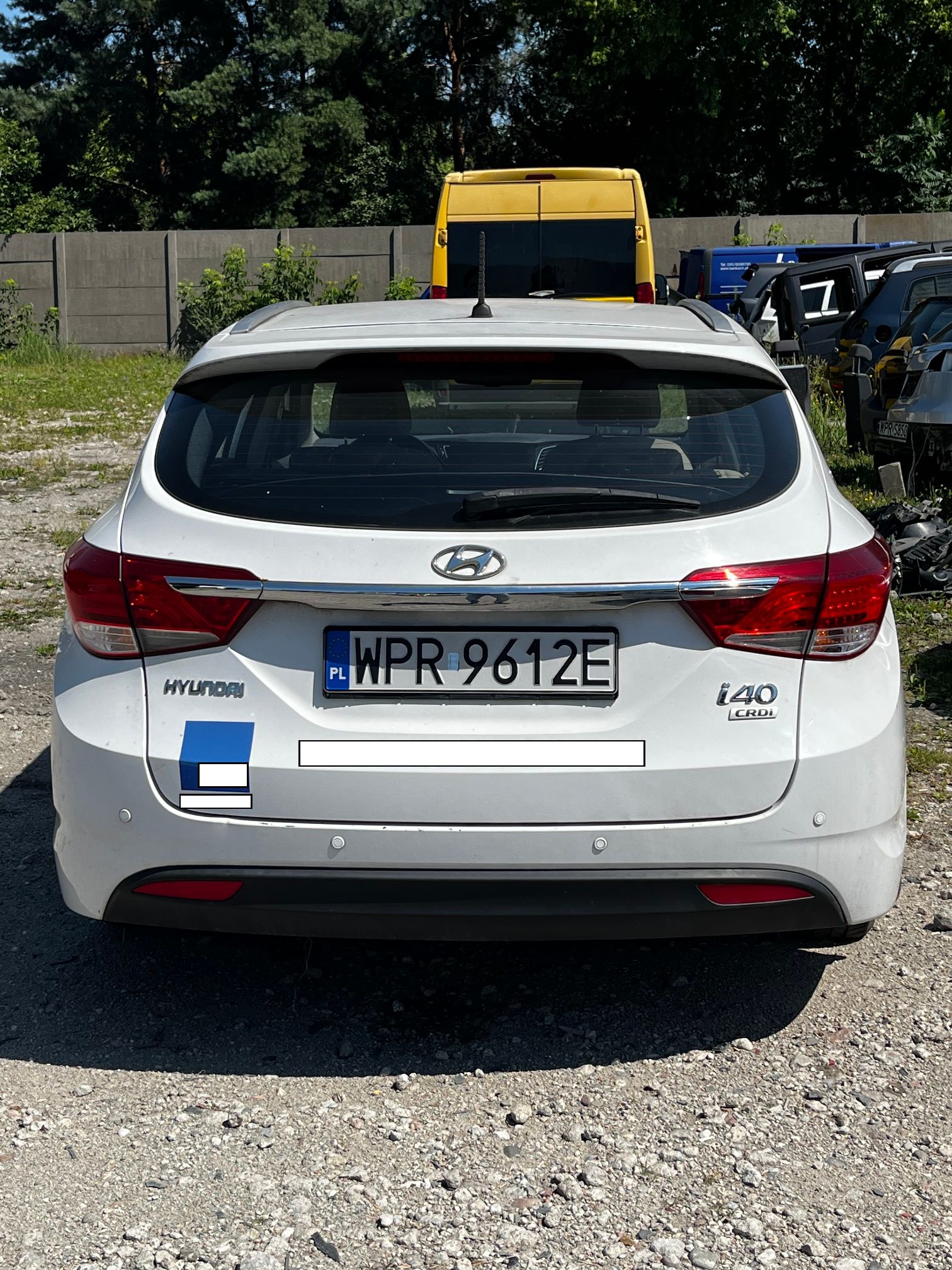 biały Hyundai widok tyłu pojazdu