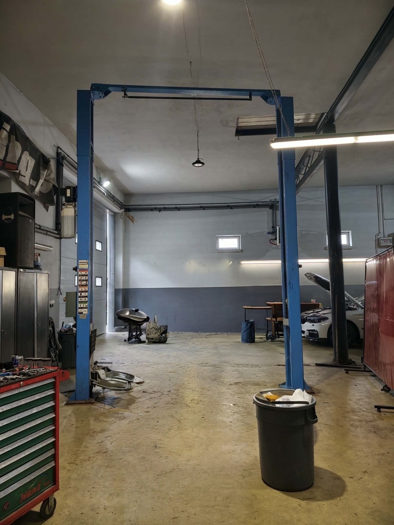 Podnośnik hydrauliczny dwukolumnowy BKTECH typ QJY24ODENFJ