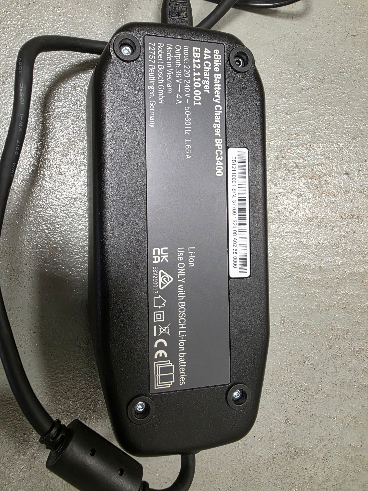 zasilacz eBike Battery Charger BPC3400 4A Charger koloru czarnego