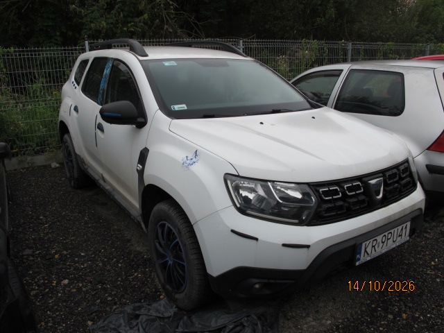 Przód i prawy bok pojazdu Dacia Duster.