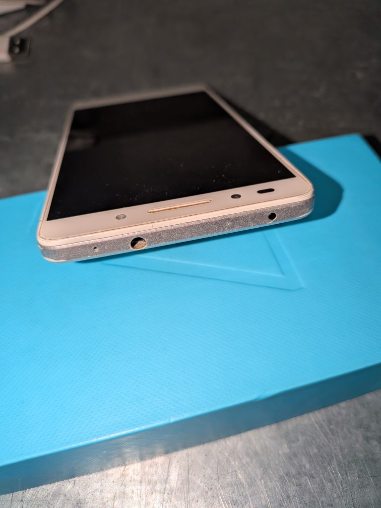 Smartfon Huawei Honor - widok z góry
