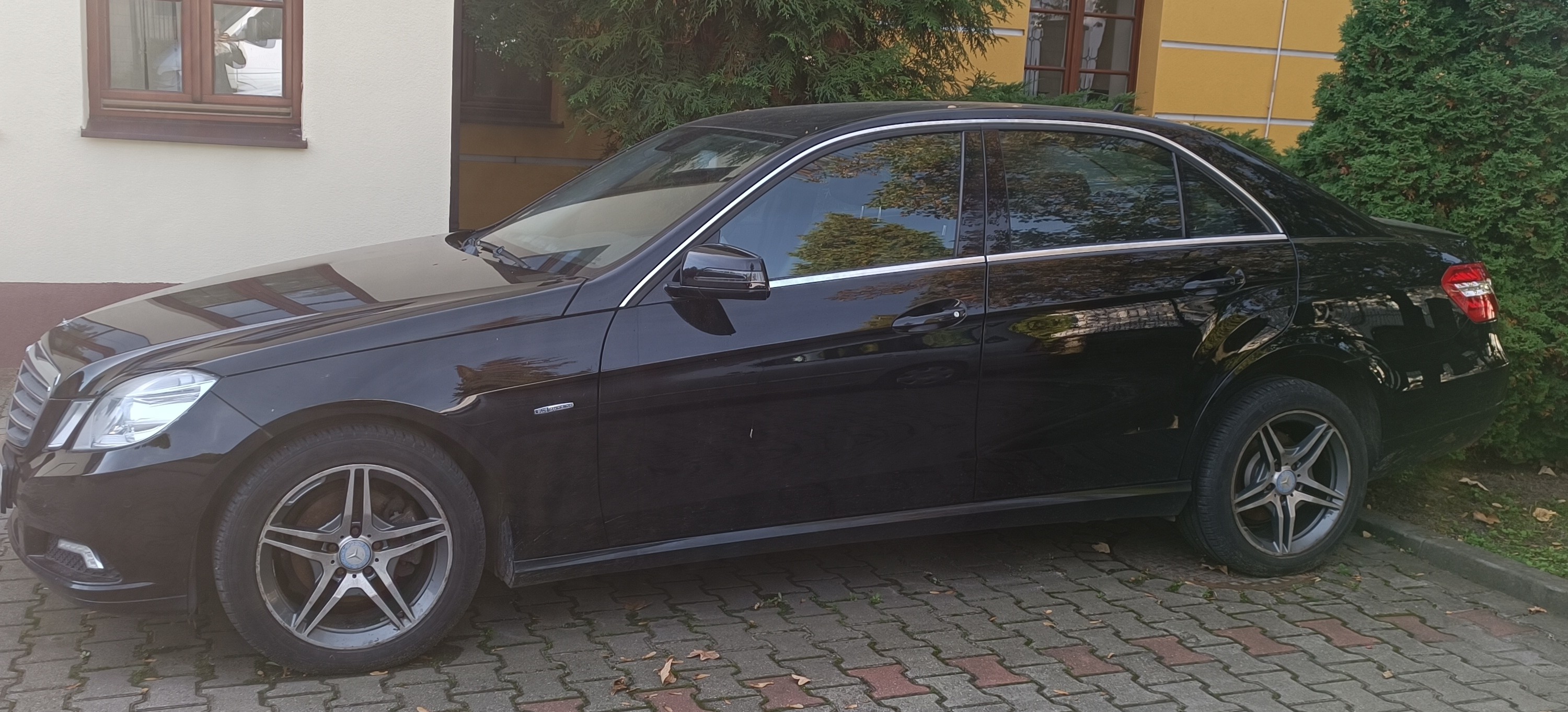 Mercedes-Benz E 220 - zdjęcie 3