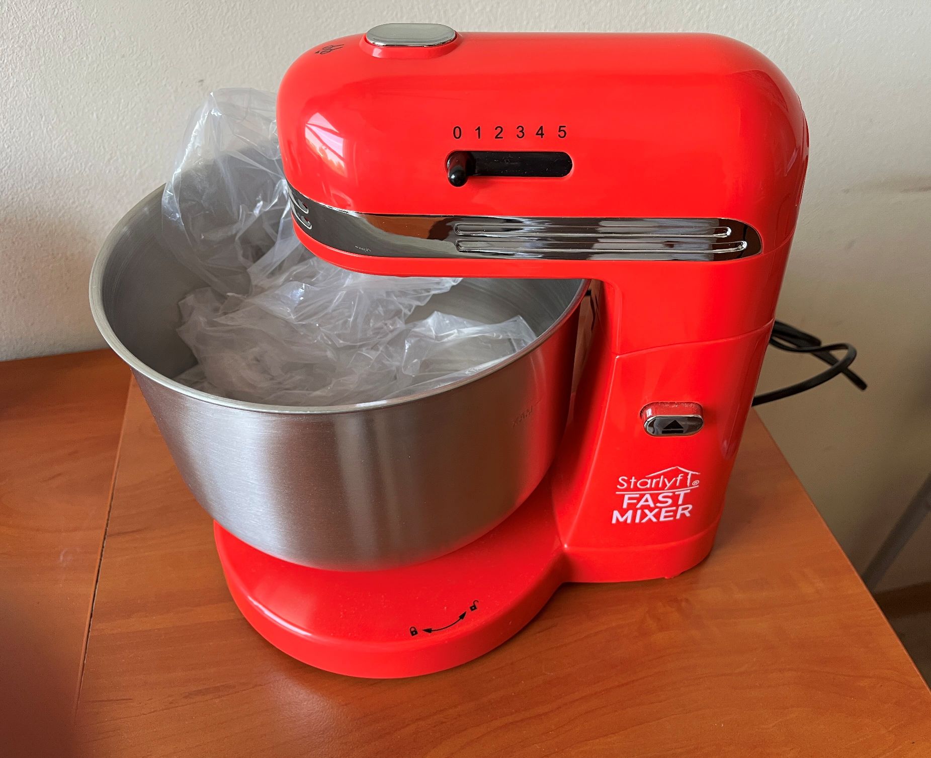 Czerwony mikser z metalową misą Starlyf Fast Mixer