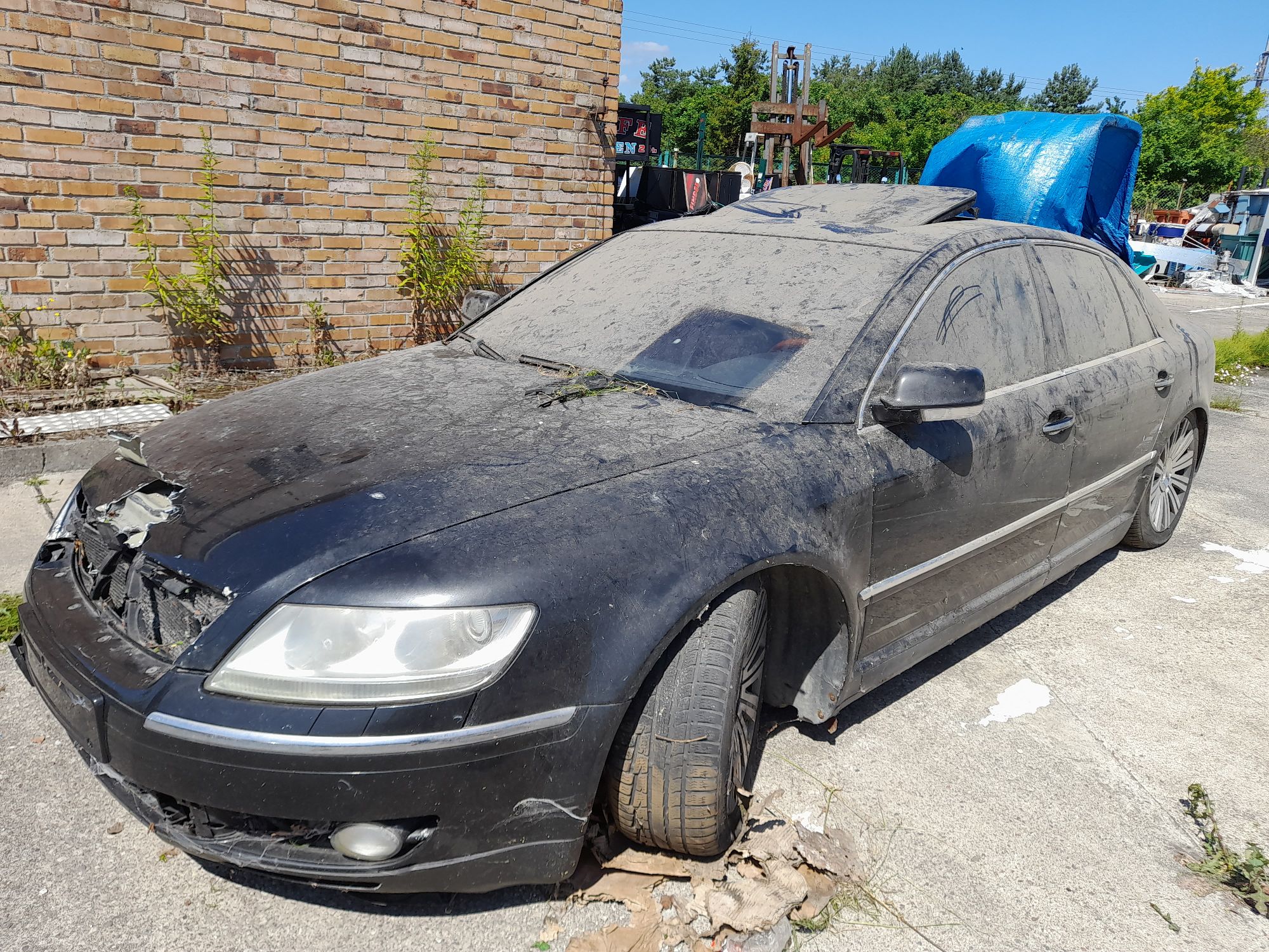 Lewy bok pojazdu, widok z przodu