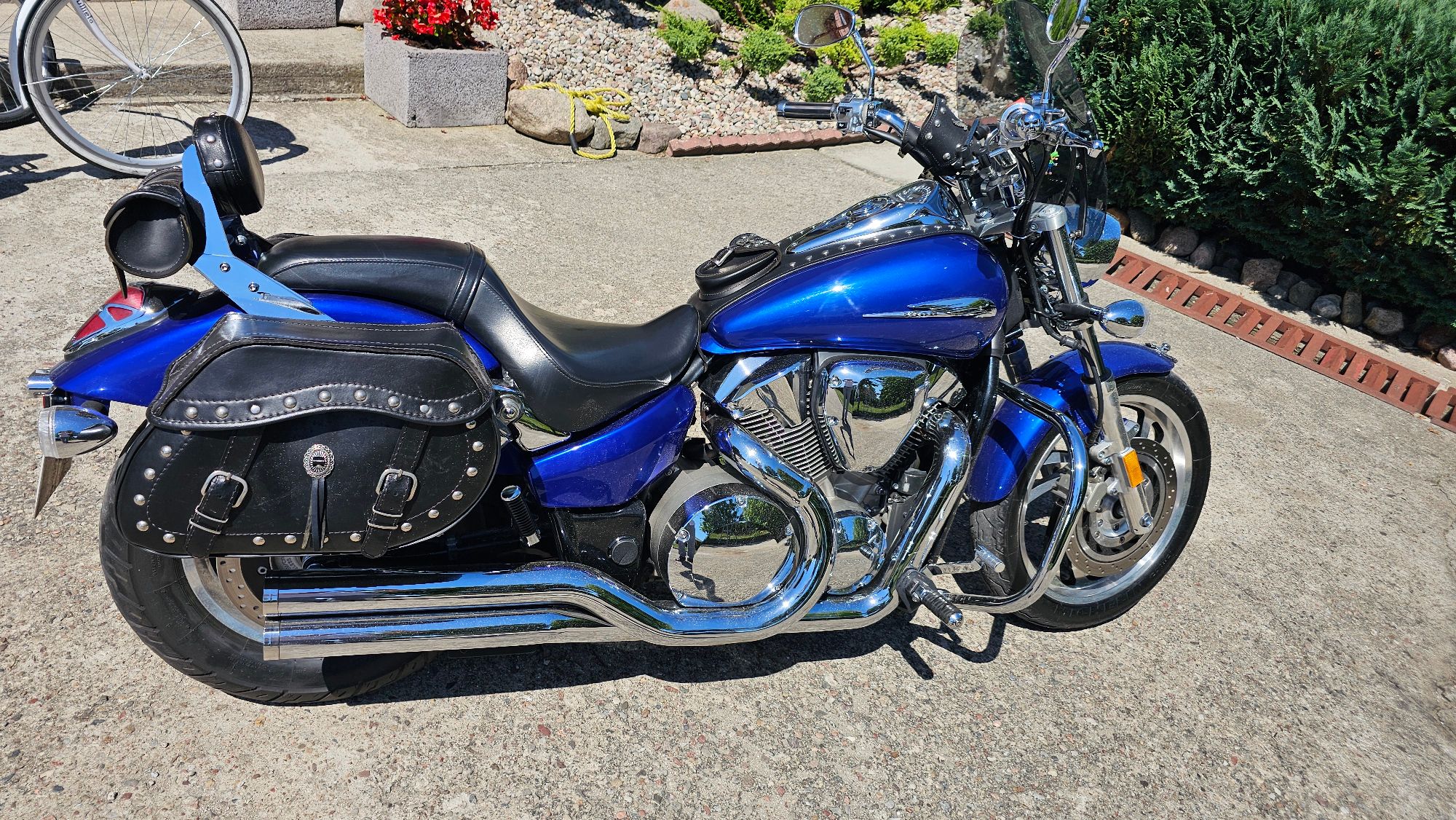 Motocykl HONDA VTX 1300, 2005 r., widok boczny.