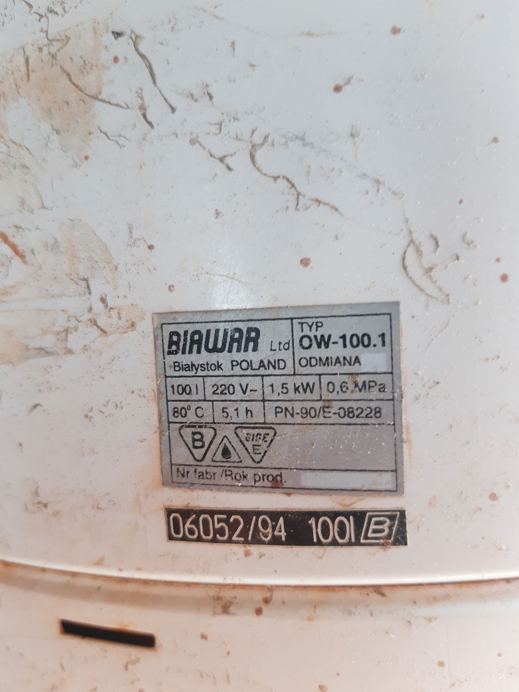 tabliczka znamionowa elektrycznego podgrzewacza wody