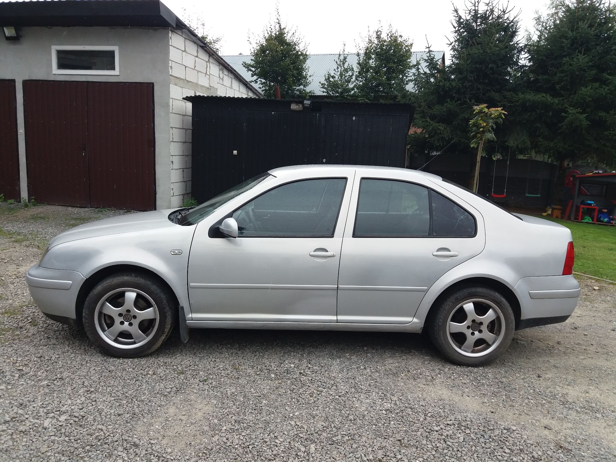 lewy bok Volkswagena Bora