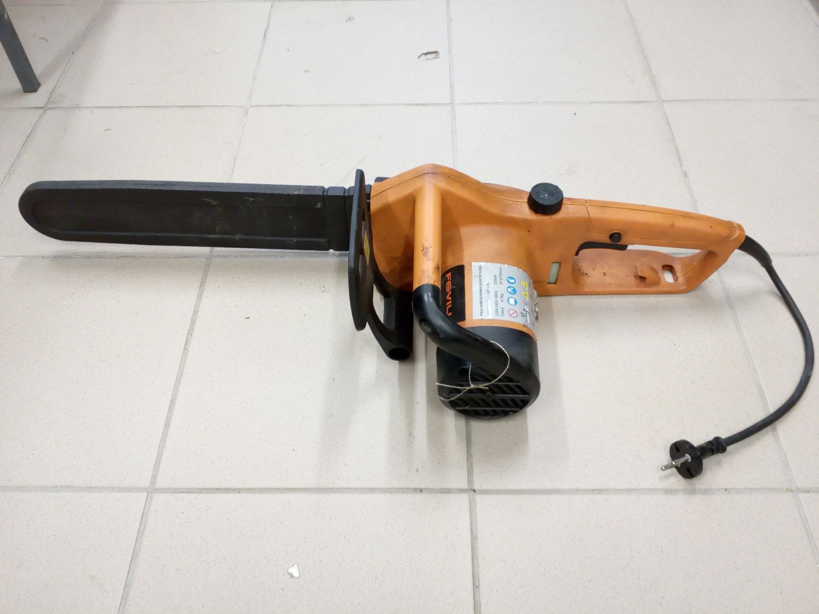 Piła elektryczna FOVELL koloru pomarańczowego