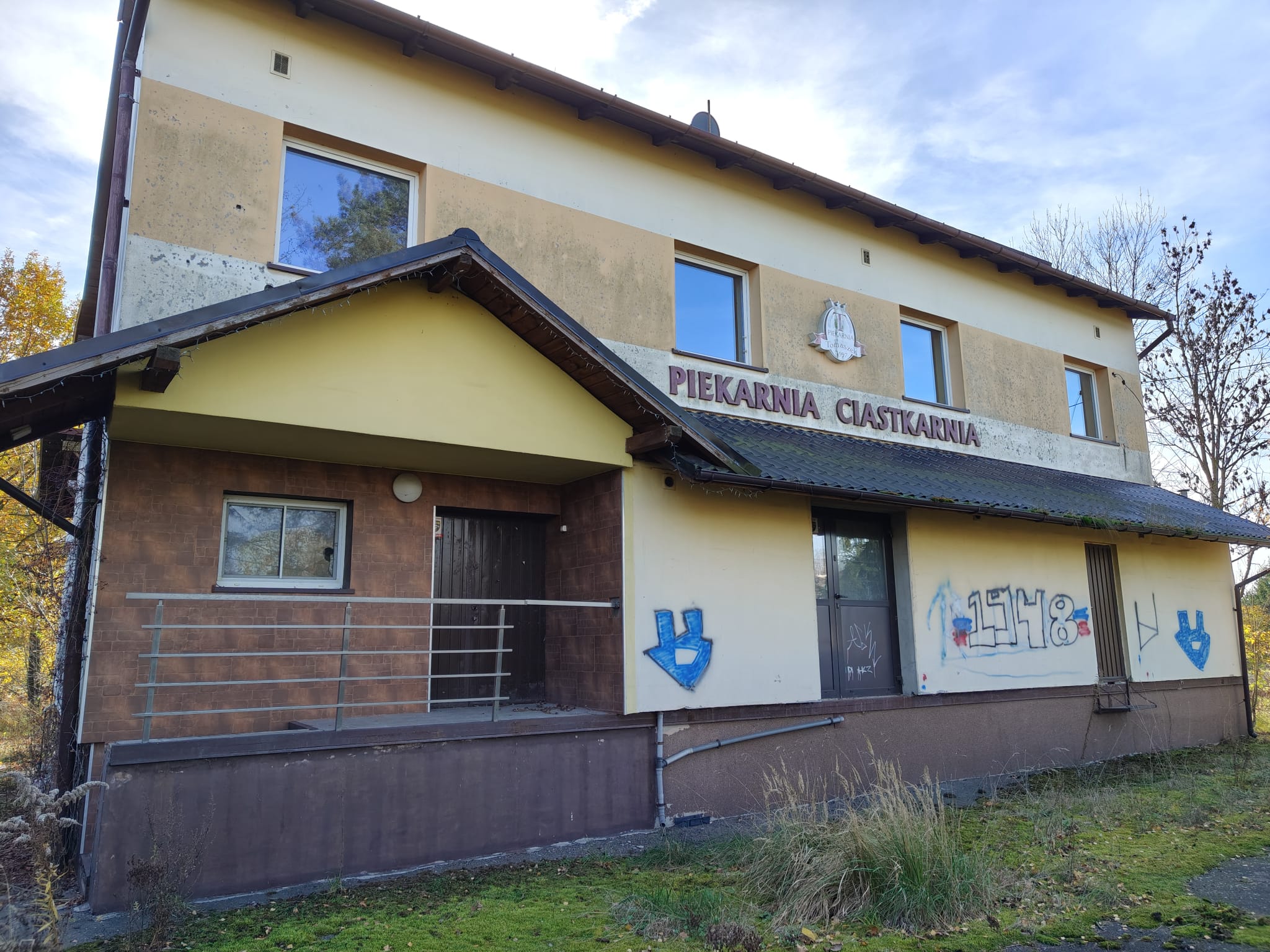 Budynek niemieszkalny widok z frontu.