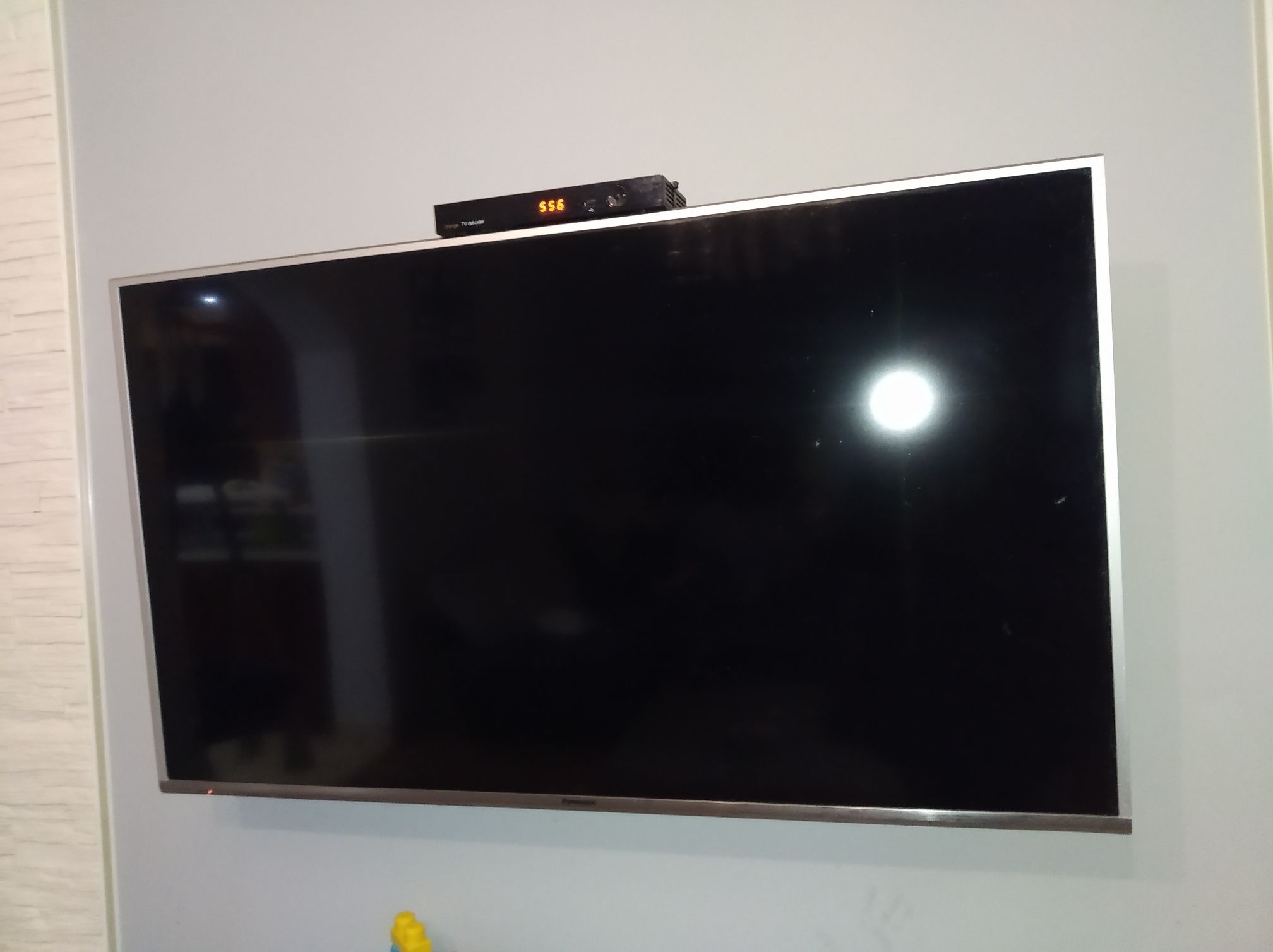 Telewizor Panasonic TX-40CS520E - zdjęcie 1