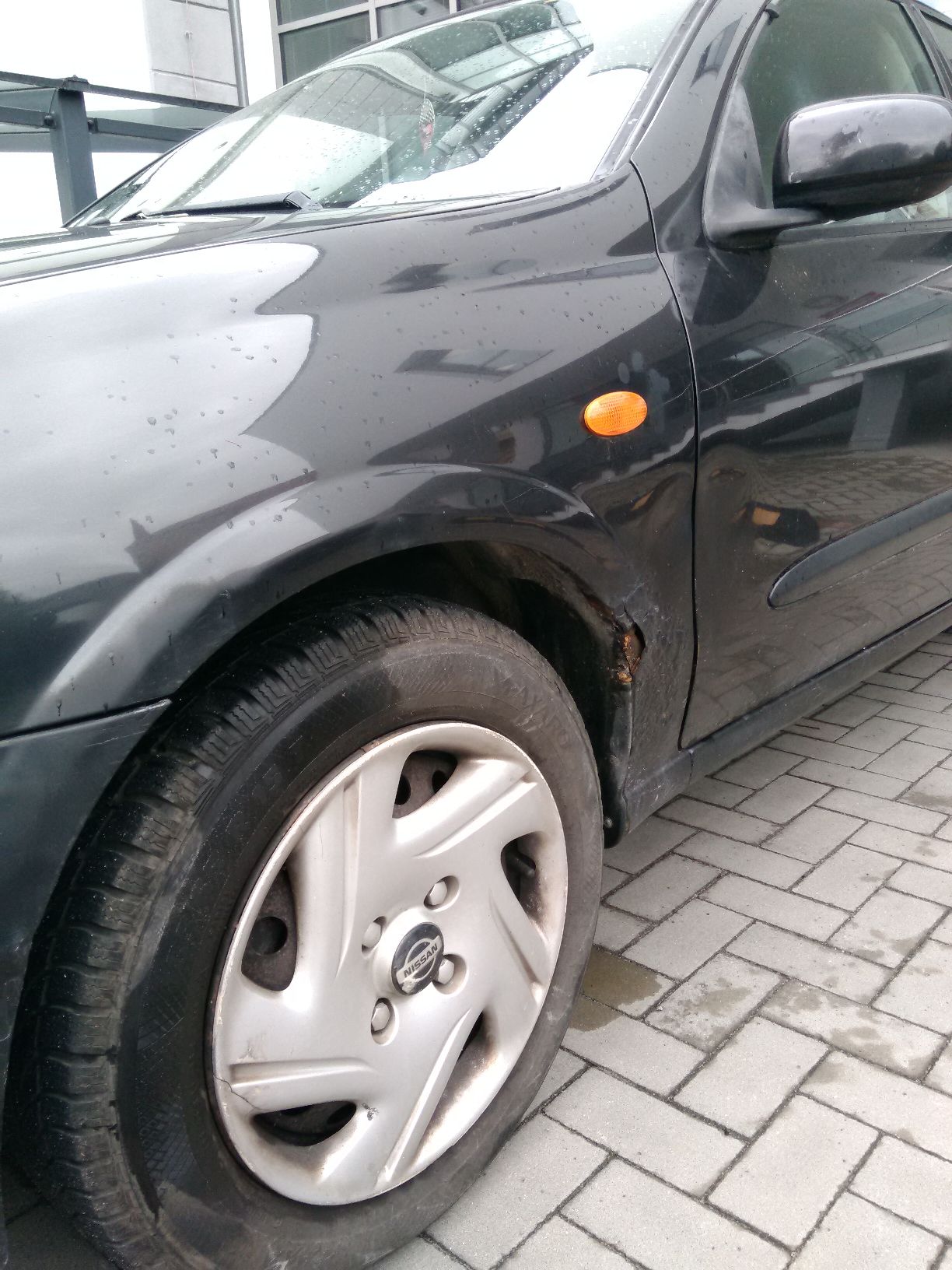Nissan Almera 2002 - zdjęcie 2
