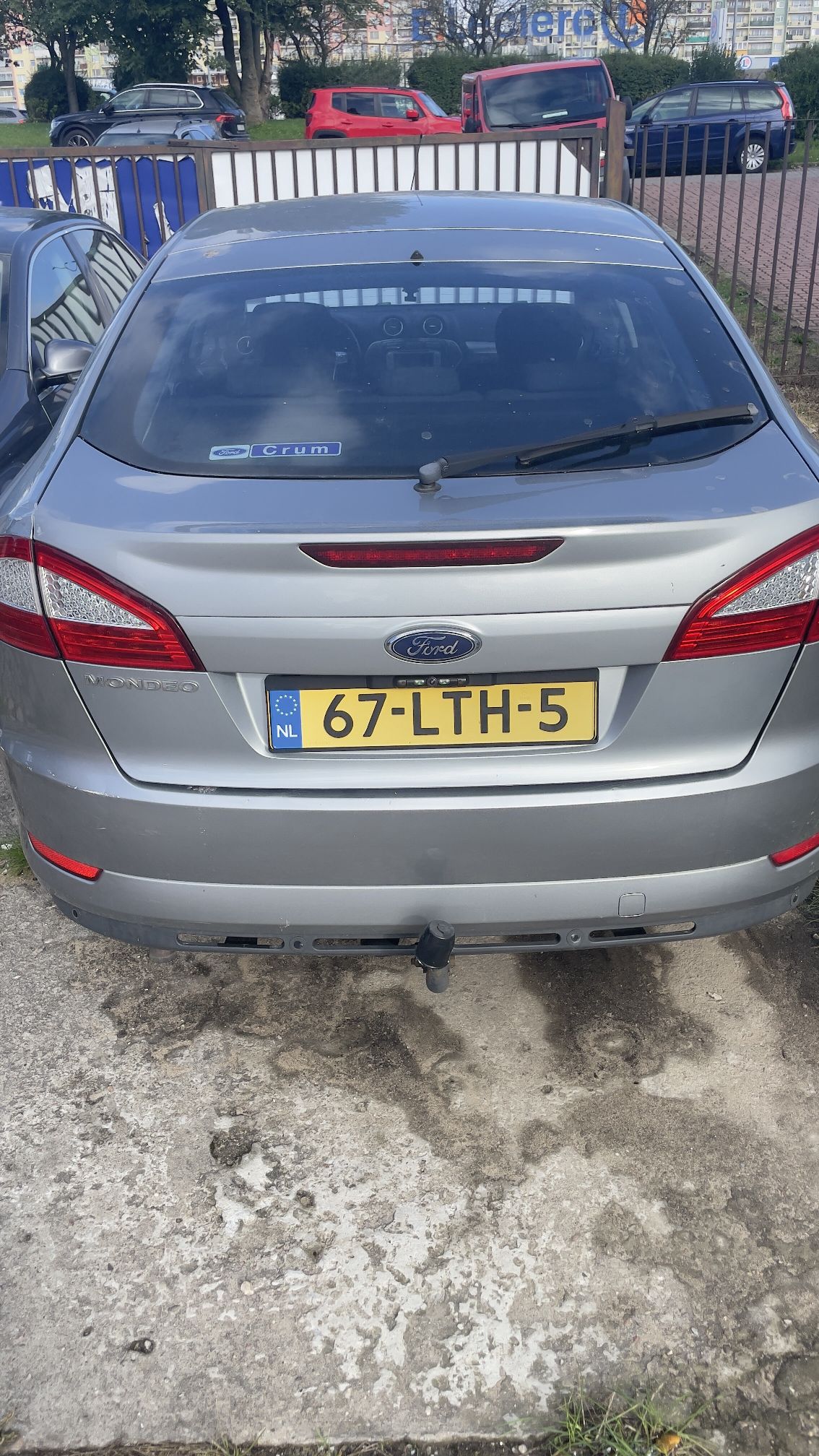 Tył samochodu Ford Mondeo