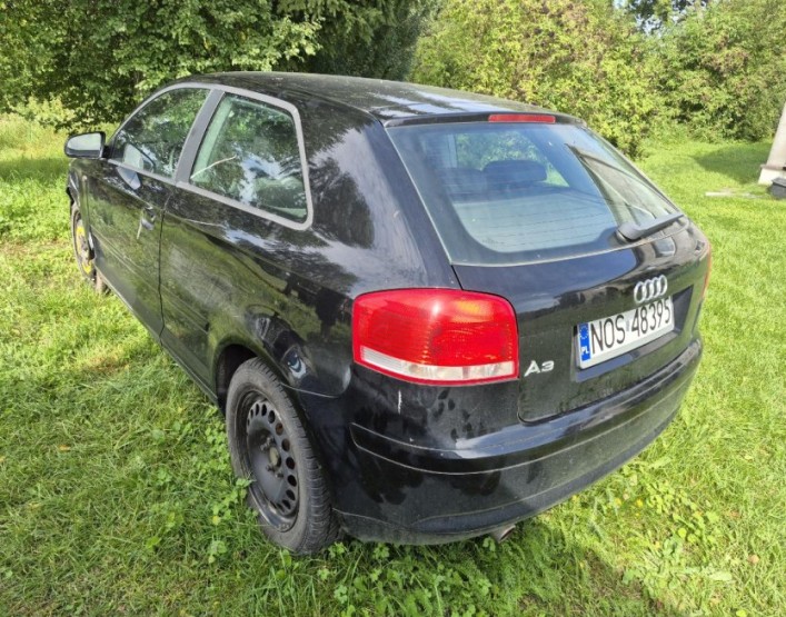 Audi A3 czarne tył i lewy bok