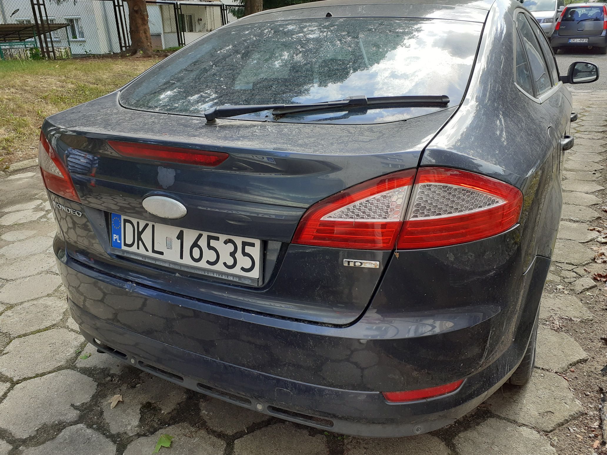 Tył samochodu marki Ford Mondeo.